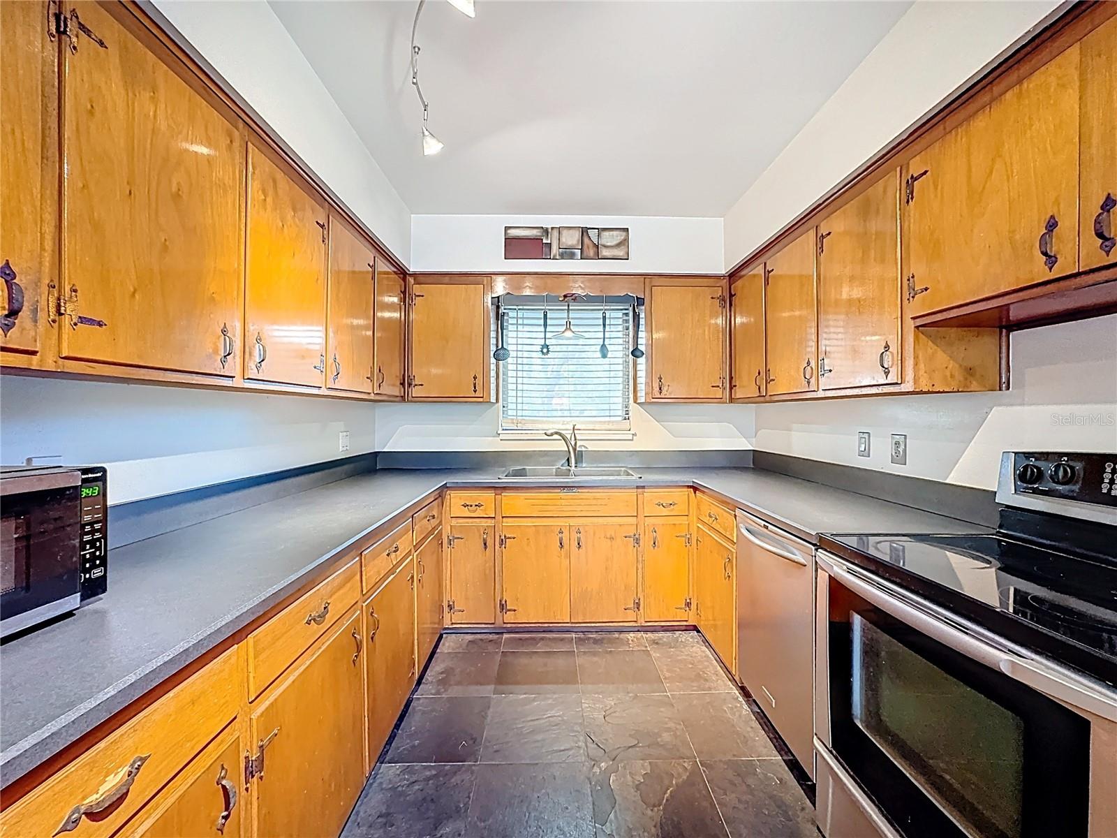 Image 4 of 43 For 512 Lakemont Avenue