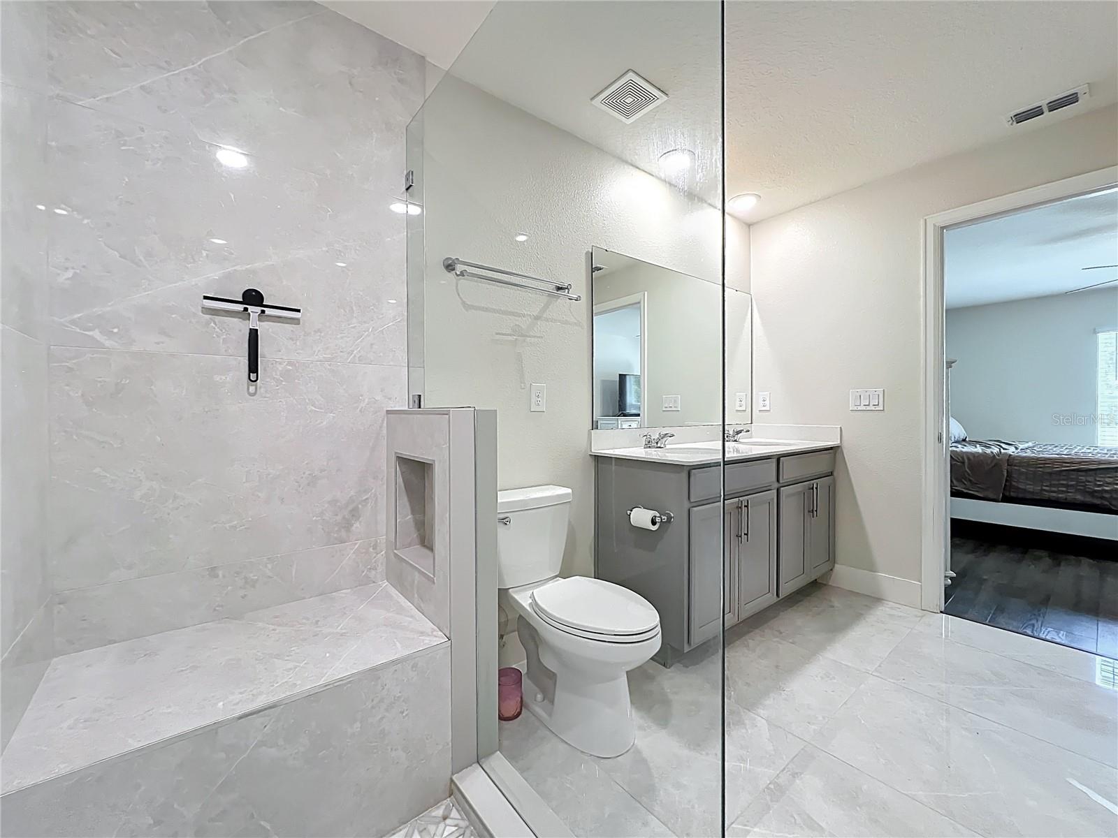 Image 33 of 79 For 16486 Champlain Street