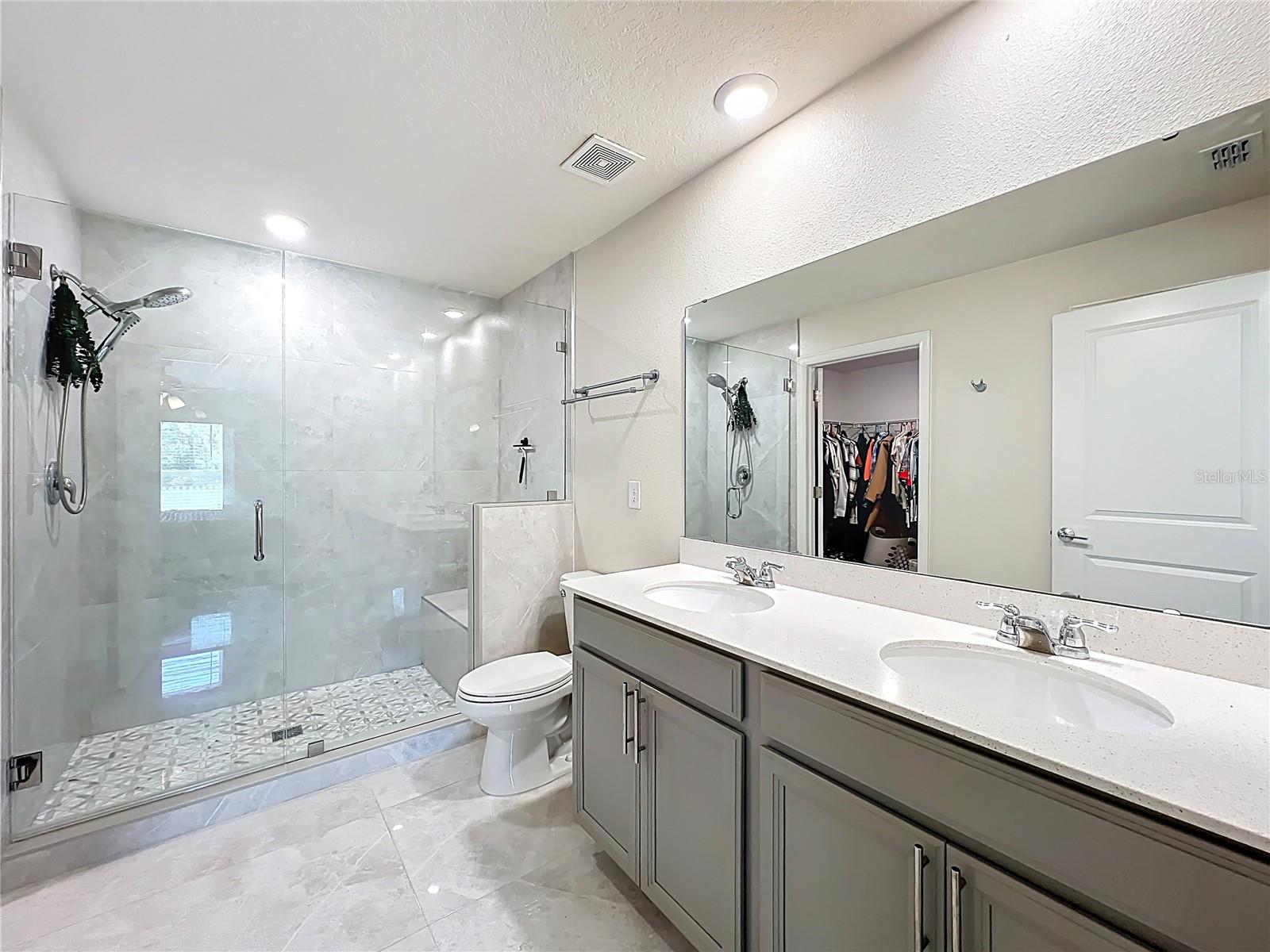 Image 36 of 79 For 16486 Champlain Street