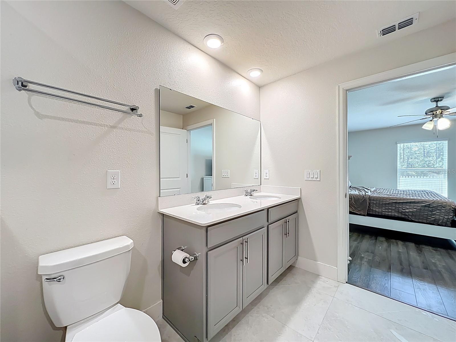 Image 37 of 79 For 16486 Champlain Street