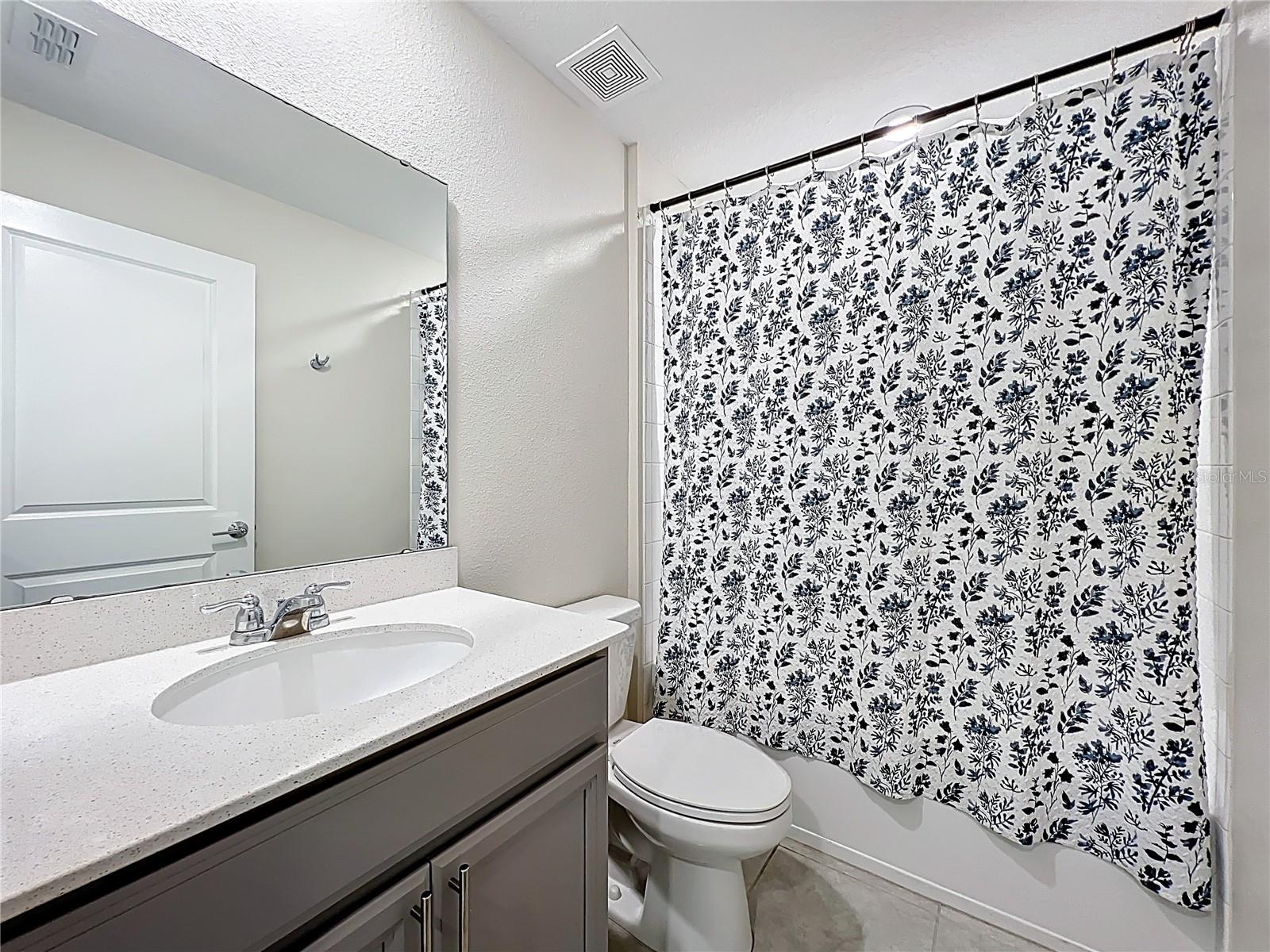 Image 40 of 79 For 16486 Champlain Street