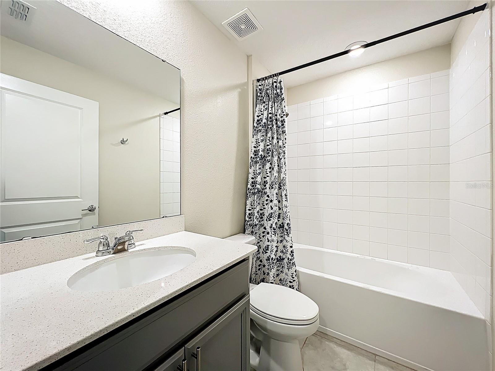 Image 41 of 79 For 16486 Champlain Street