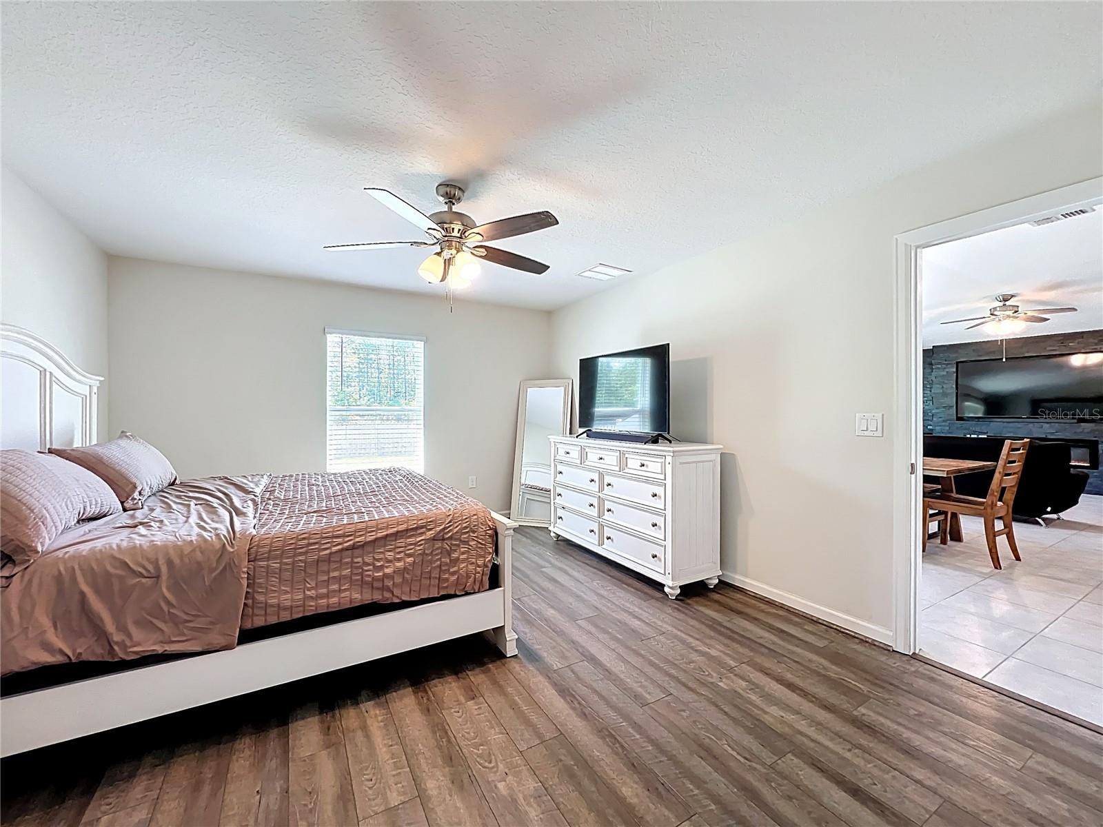 Image 44 of 79 For 16486 Champlain Street