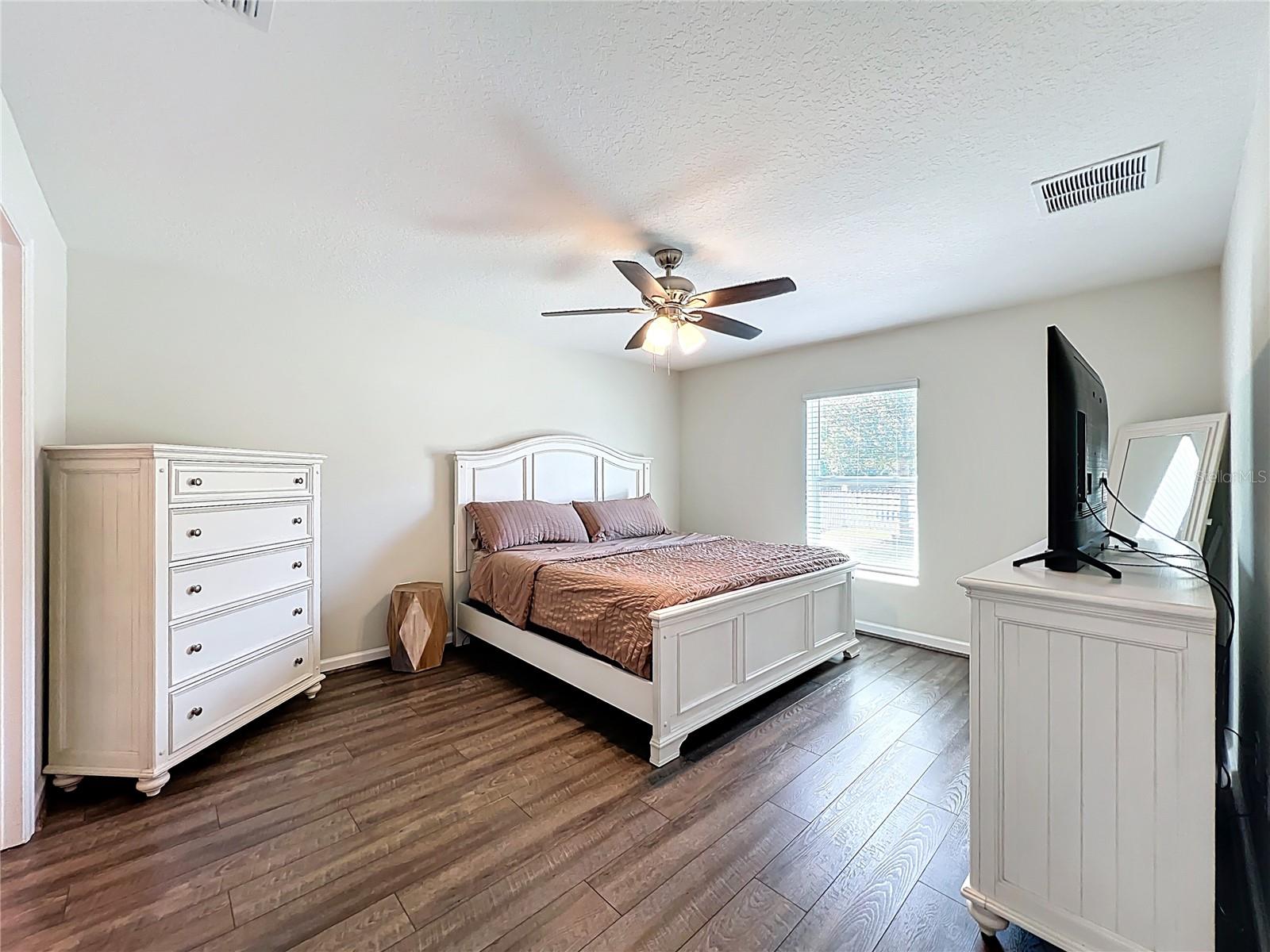 Image 45 of 79 For 16486 Champlain Street