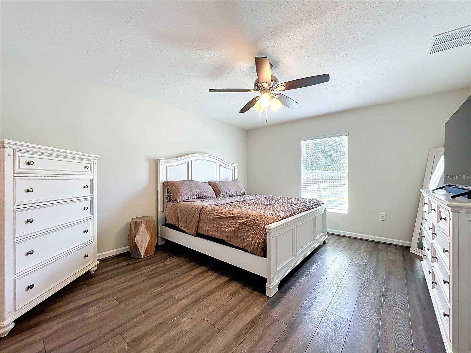 Image 46 of 79 For 16486 Champlain Street