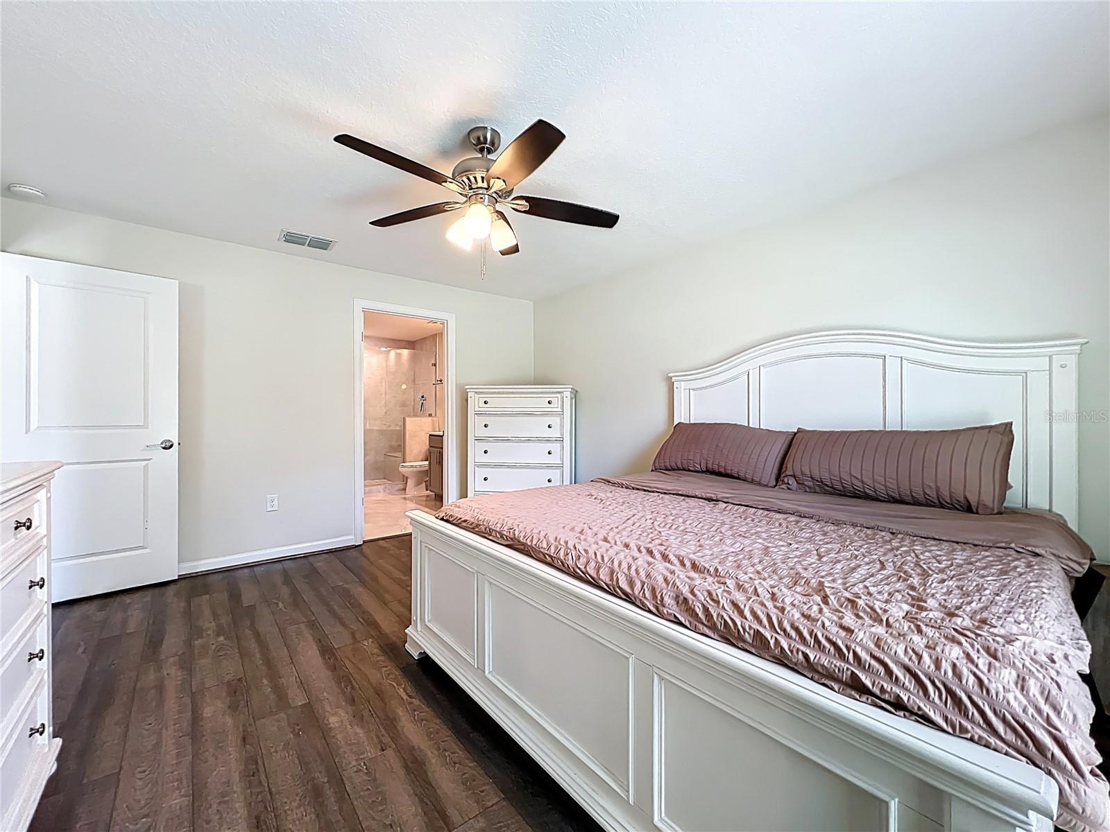 Image 47 of 79 For 16486 Champlain Street