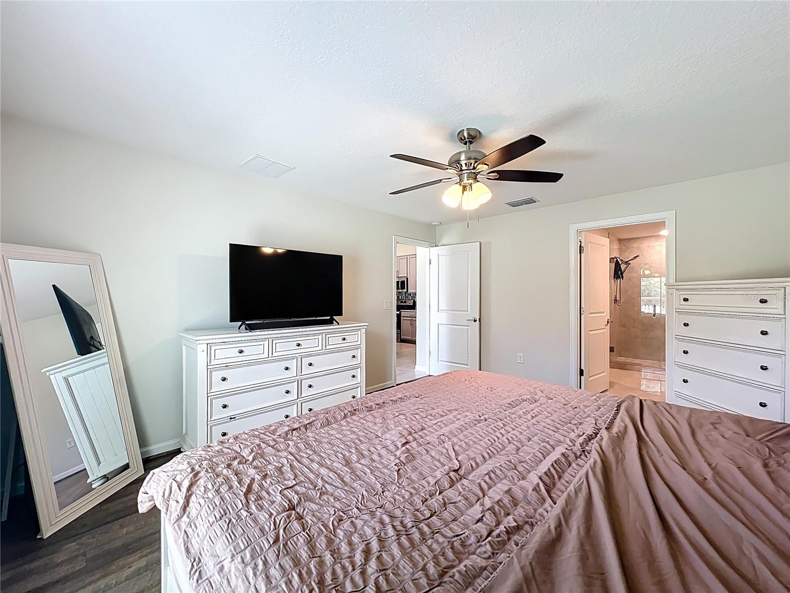 Image 48 of 79 For 16486 Champlain Street