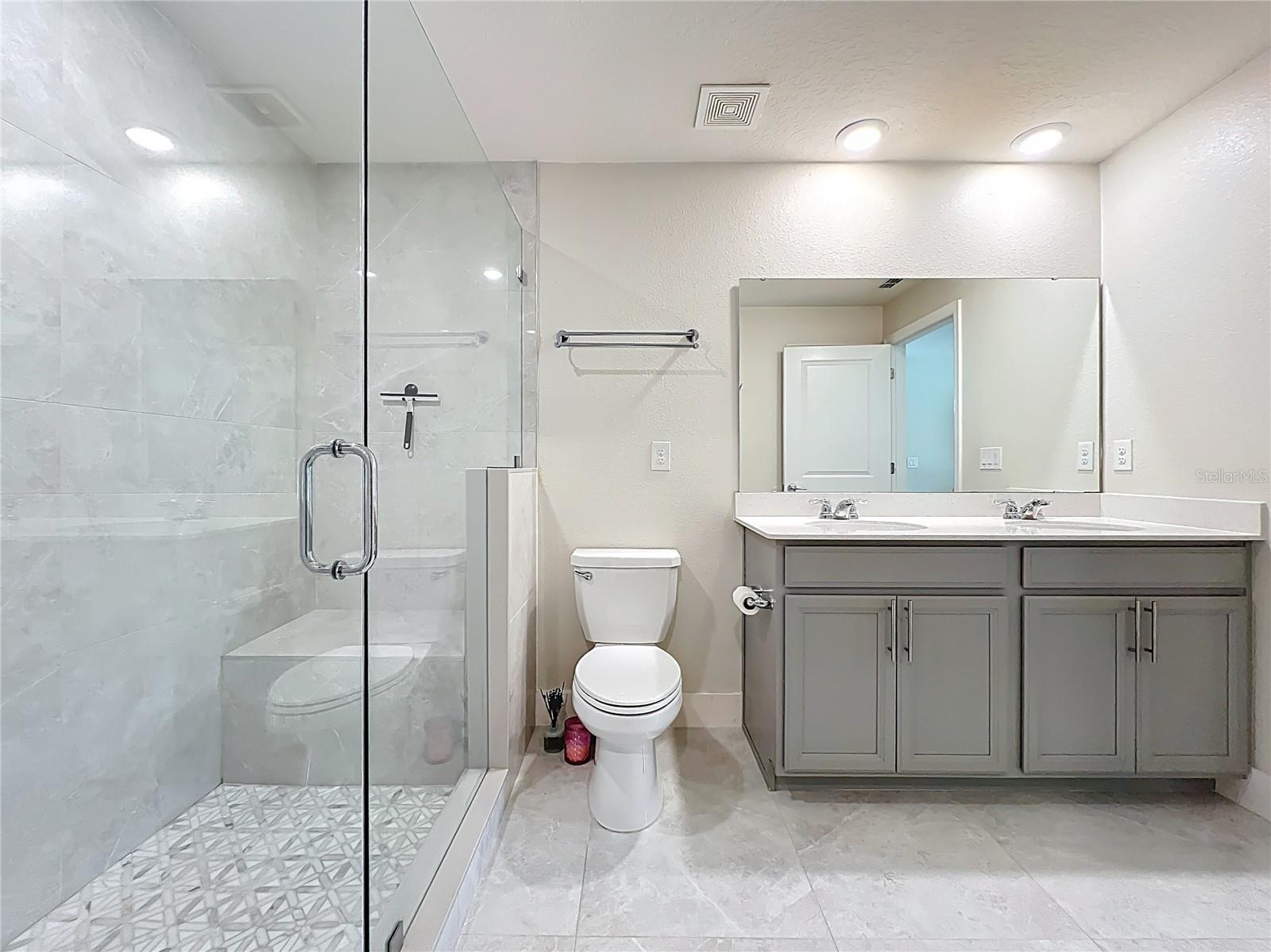 Image 49 of 79 For 16486 Champlain Street