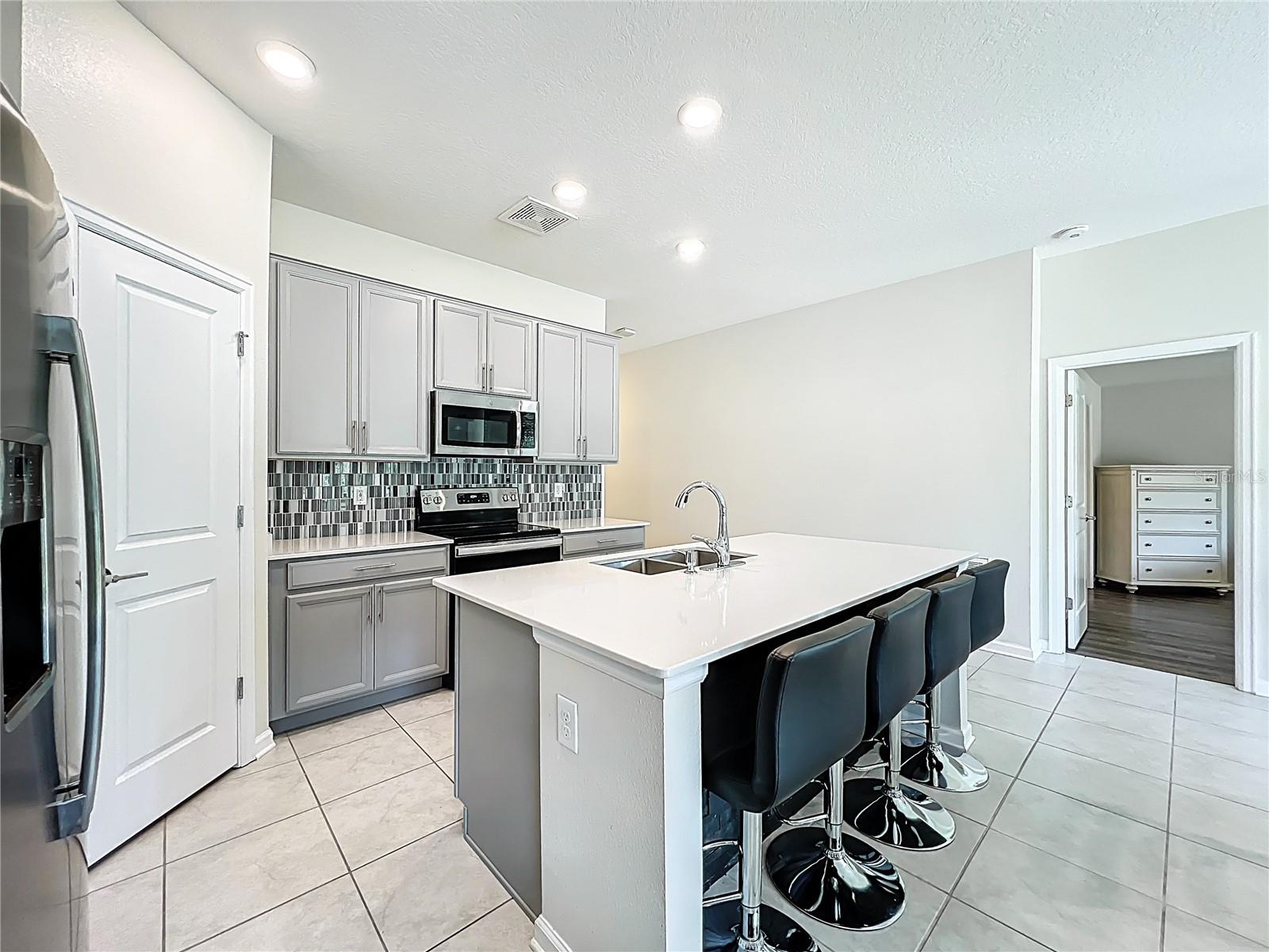 Image 66 of 79 For 16486 Champlain Street