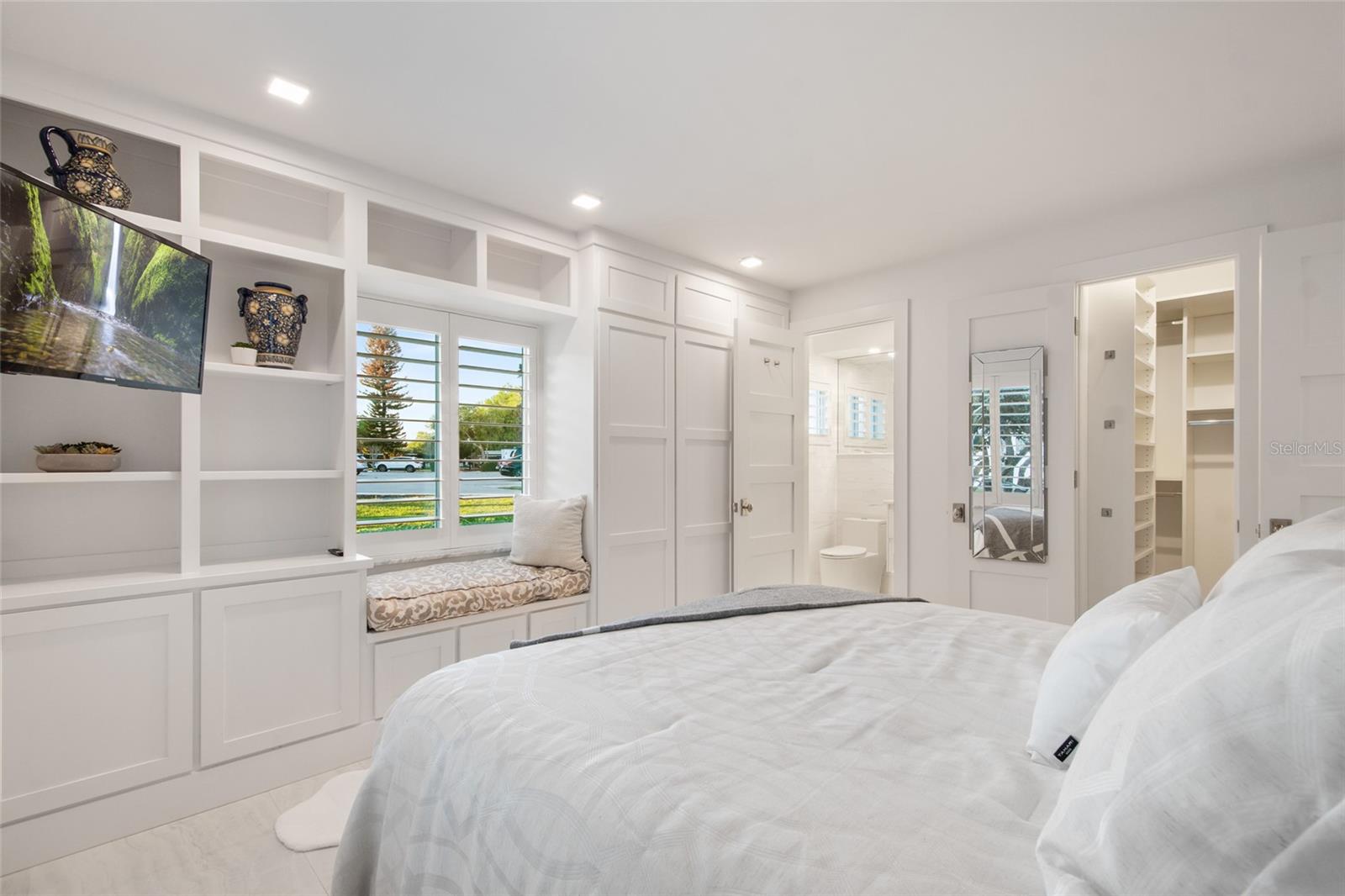 Image 32 of 64 For 1140 Orlando Avenue F8