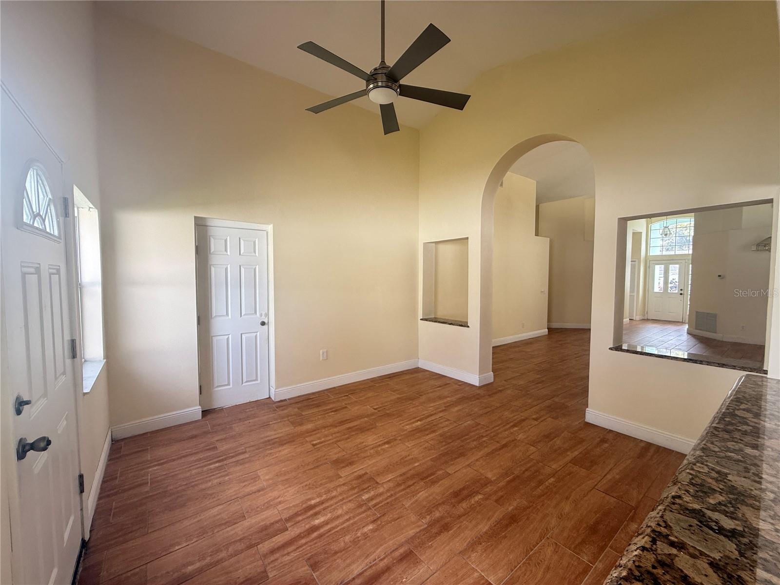 Image 6 of 22 For 2073 River Park Boulevard