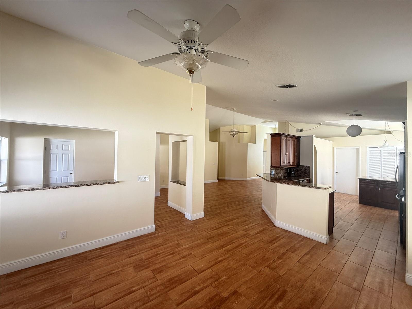 Image 7 of 22 For 2073 River Park Boulevard