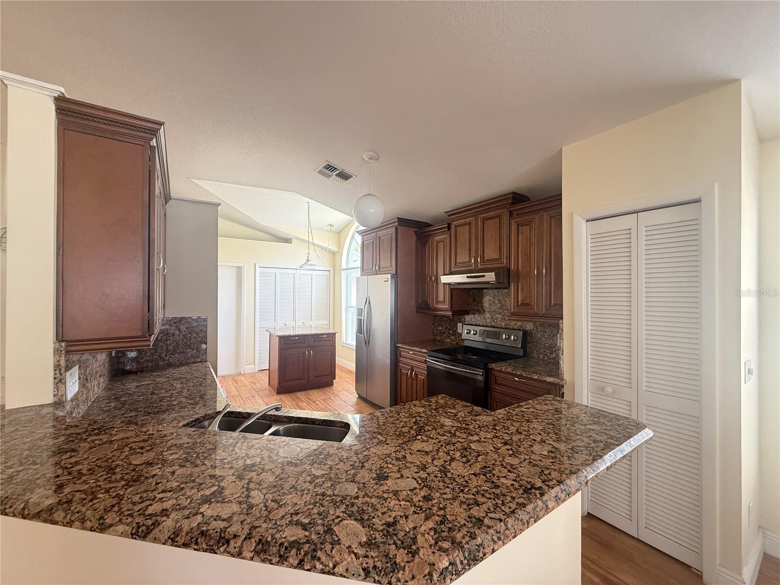 Image 8 of 22 For 2073 River Park Boulevard