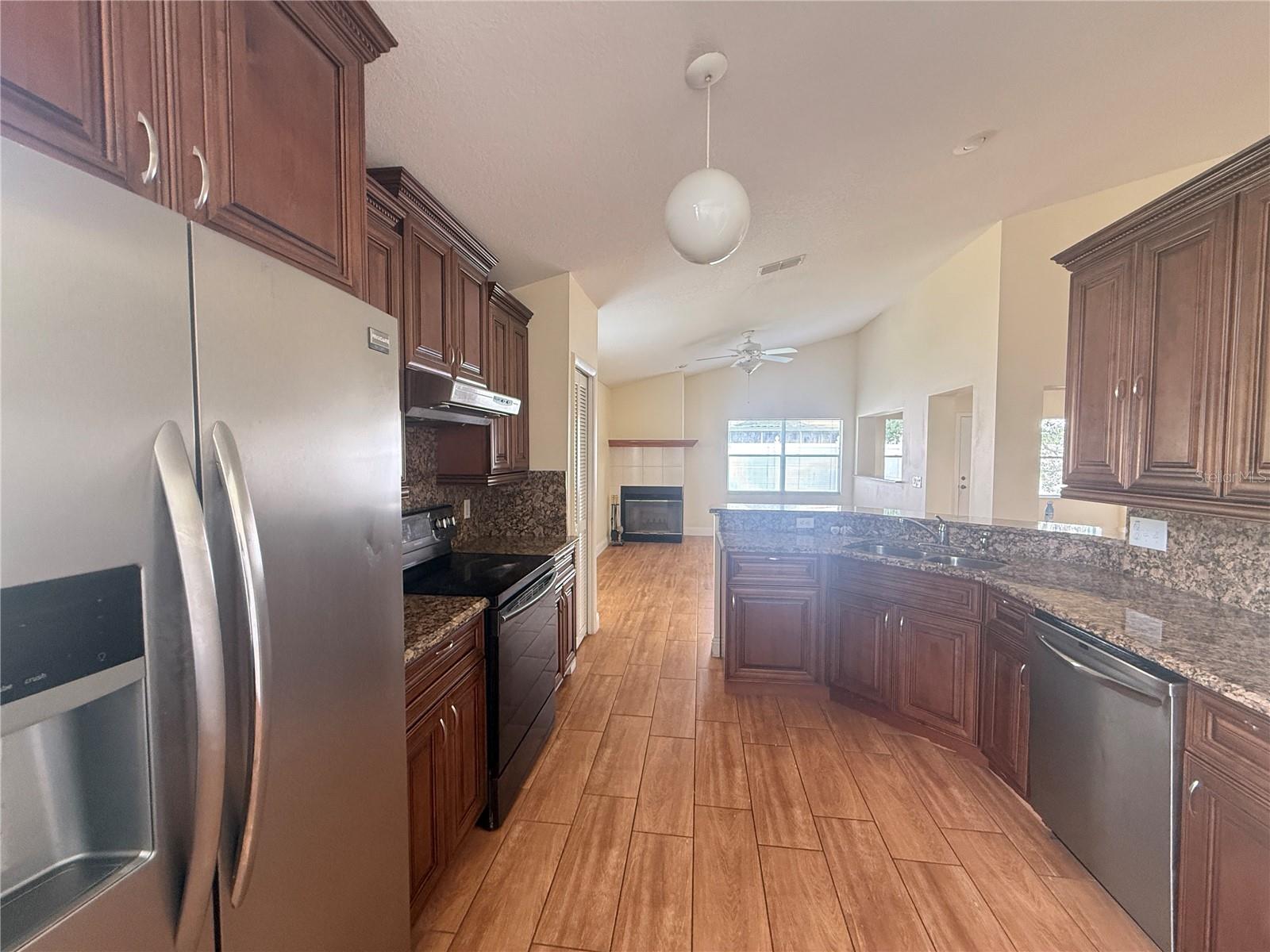 Image 9 of 22 For 2073 River Park Boulevard