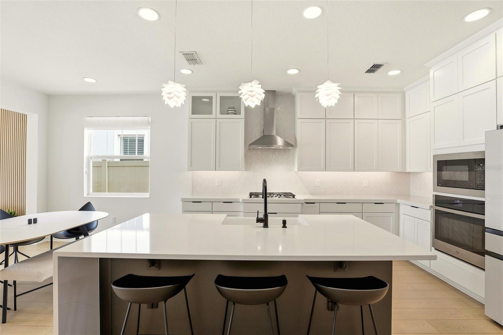 Listing photo id 11 for 14354 Wabasso Loop