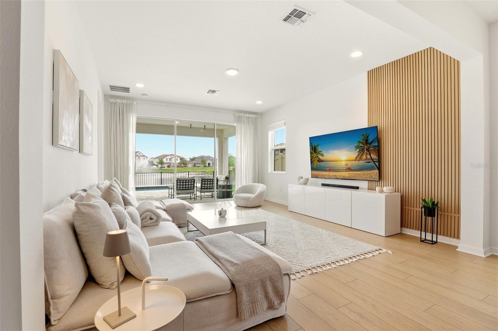 Listing photo id 16 for 14354 Wabasso Loop