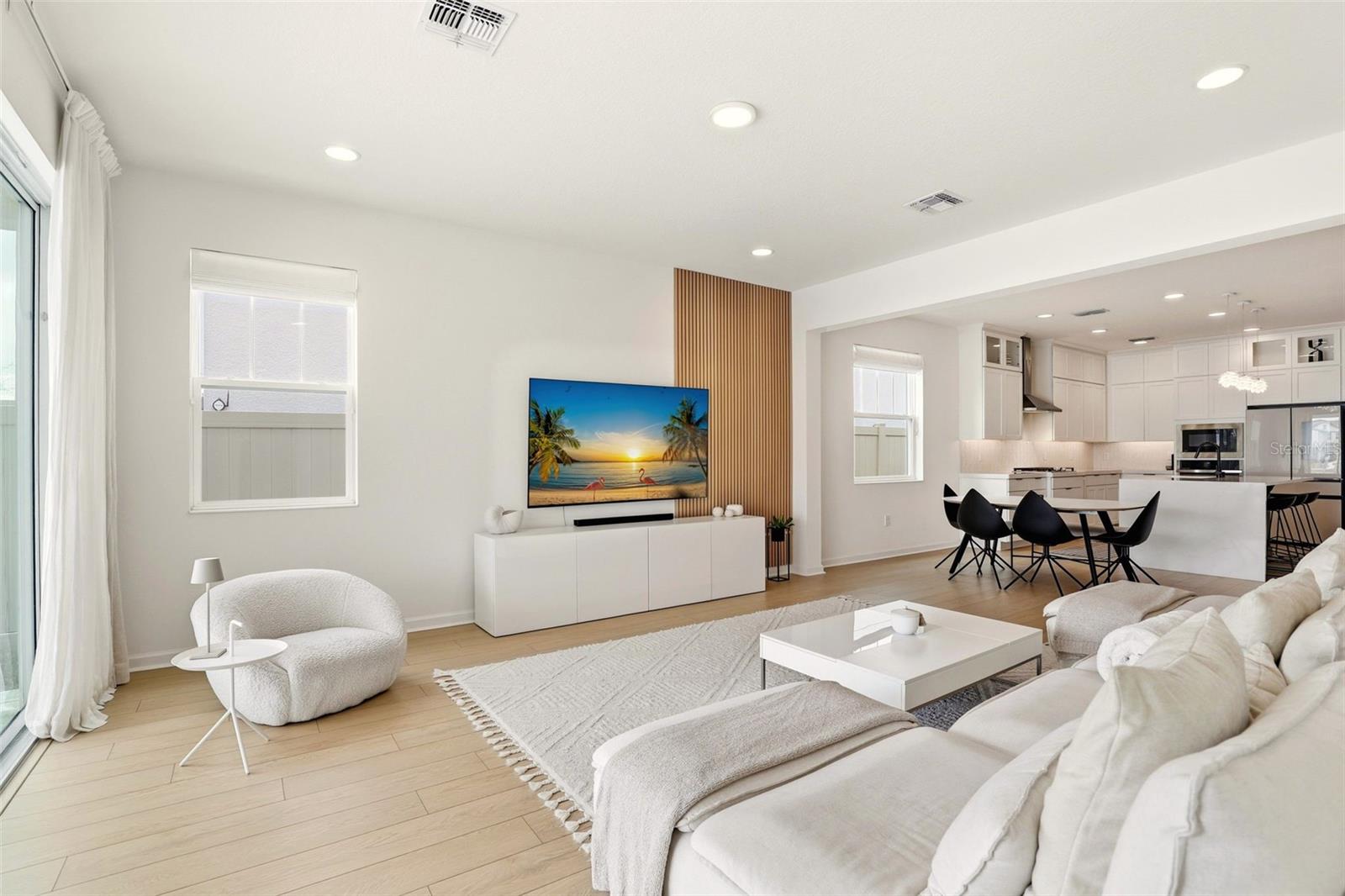 Listing photo id 18 for 14354 Wabasso Loop