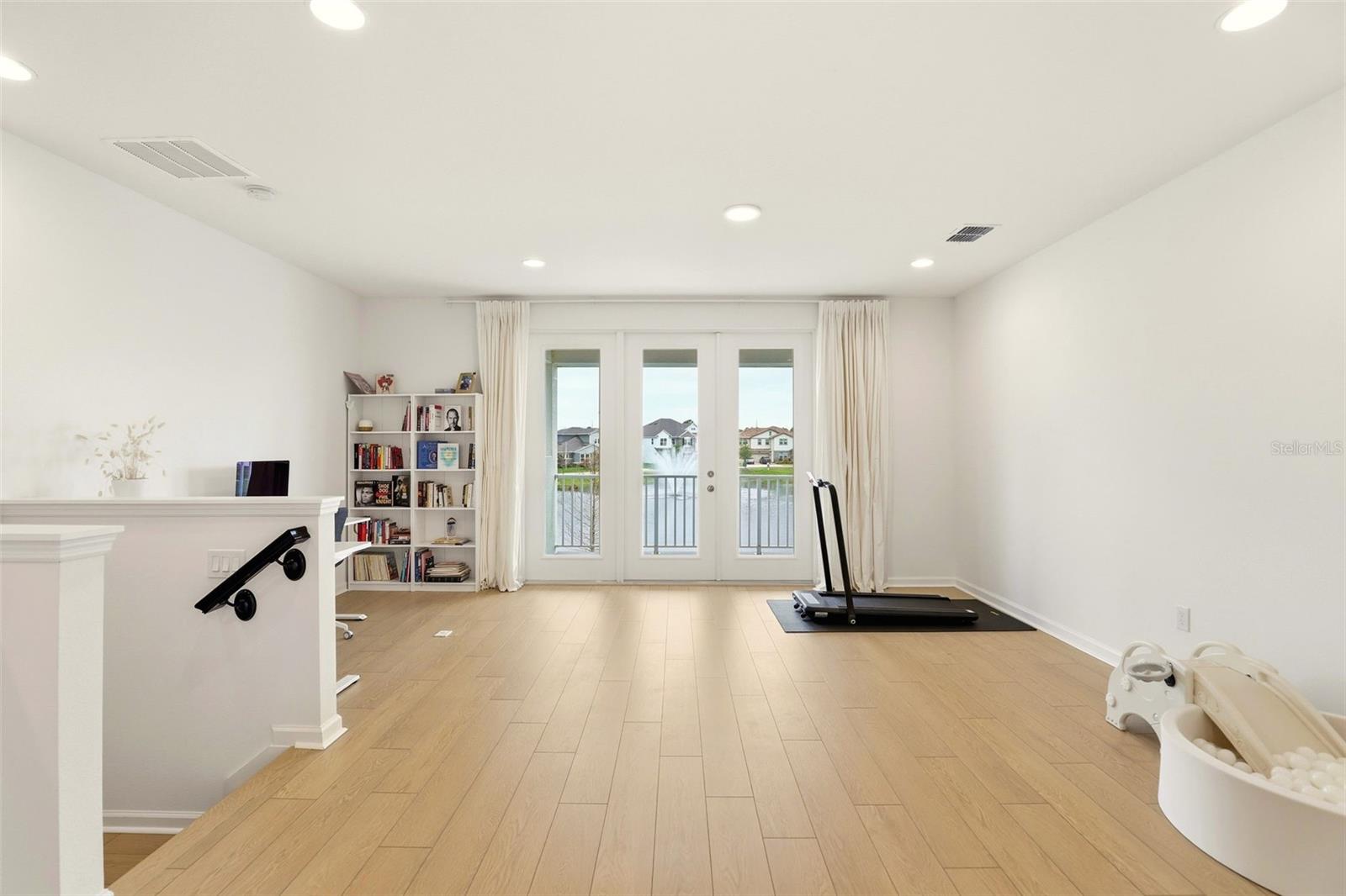 Listing photo id 33 for 14354 Wabasso Loop