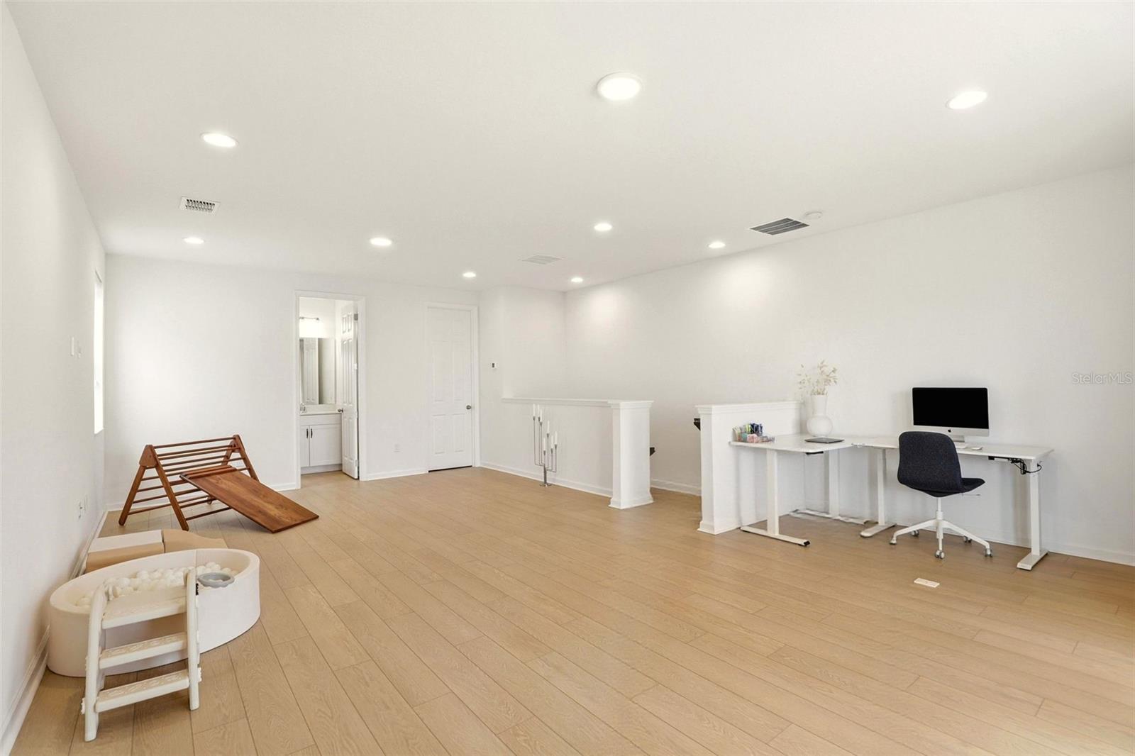 Listing photo id 35 for 14354 Wabasso Loop