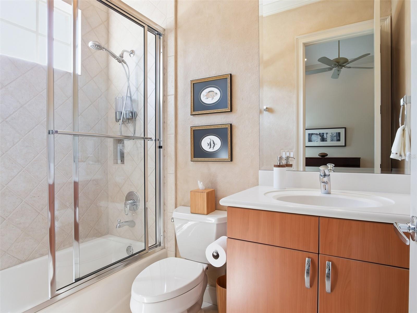 Image 32 of 57 For 5151 Latrobe Dr