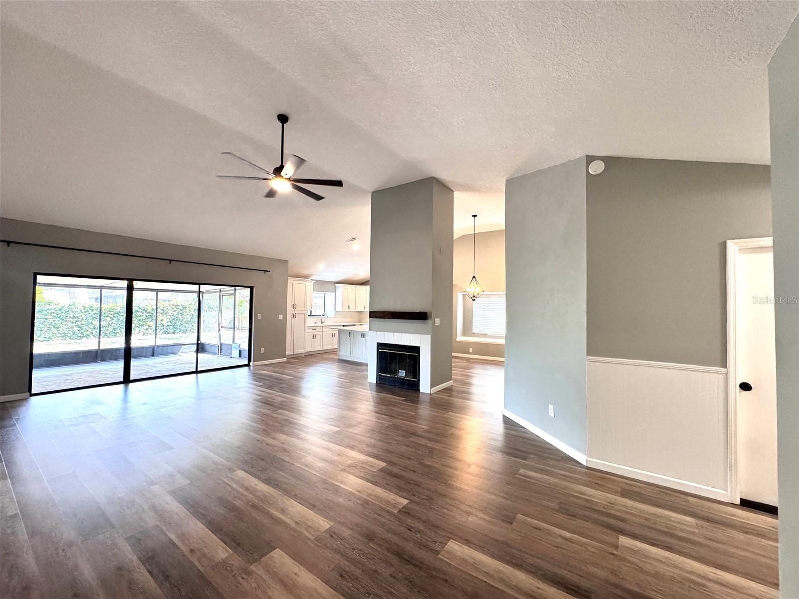 Image 4 of 30 For 3847 Biscayne Drive