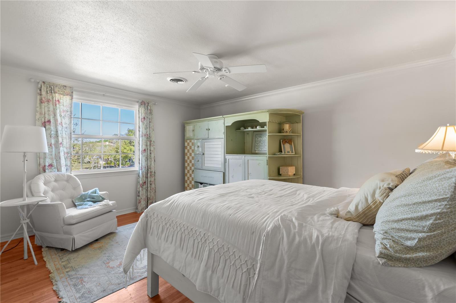 Image 32 of 40 For 1130 Park North Place