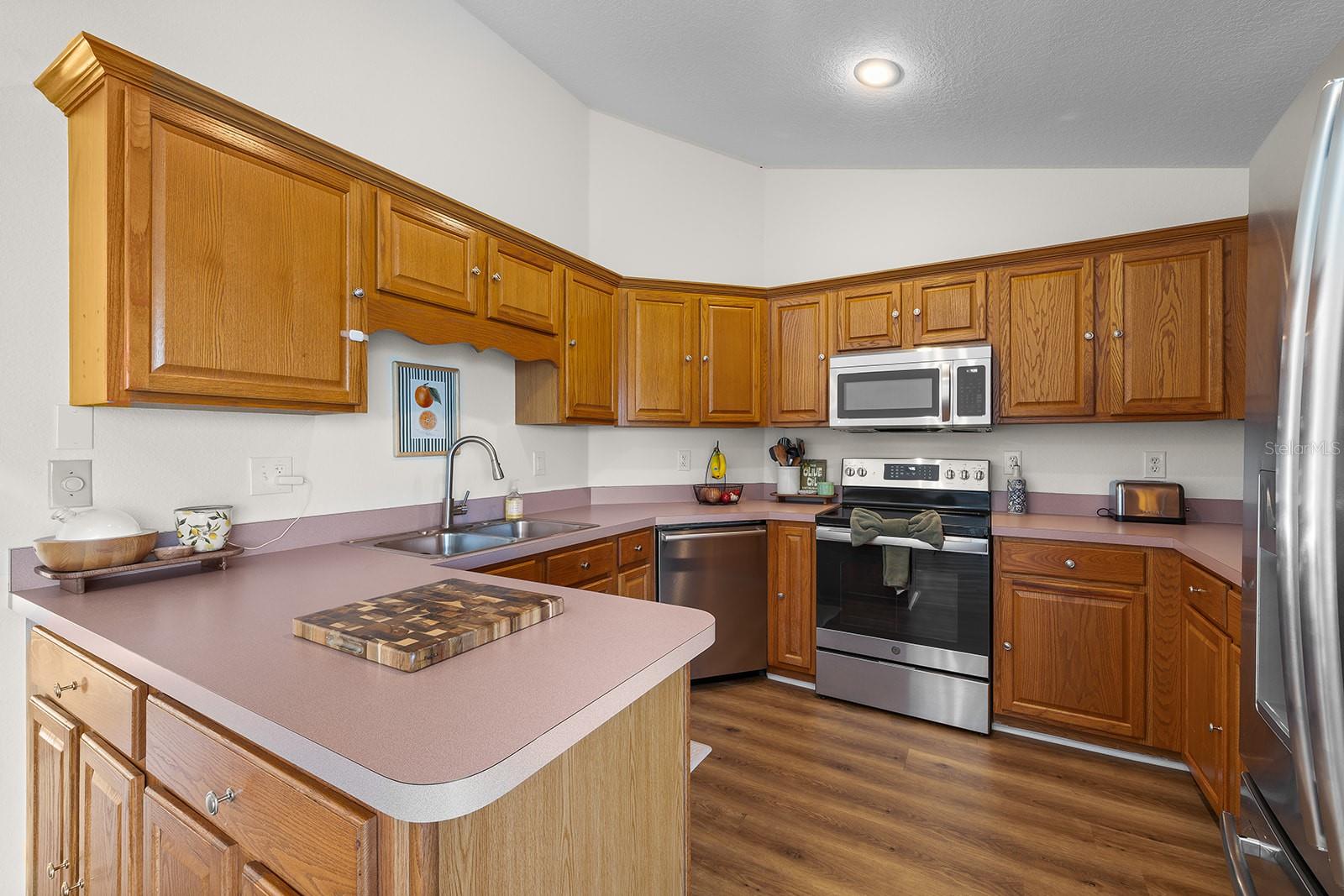 Image 22 of 85 For 9914 Janette Lane