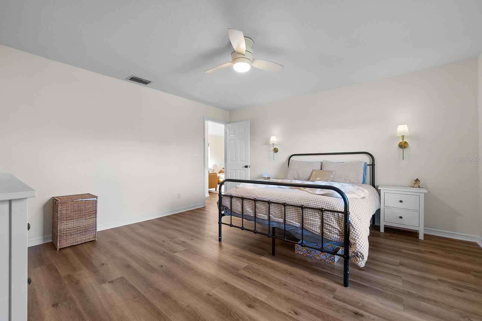 Image 31 of 85 For 9914 Janette Lane