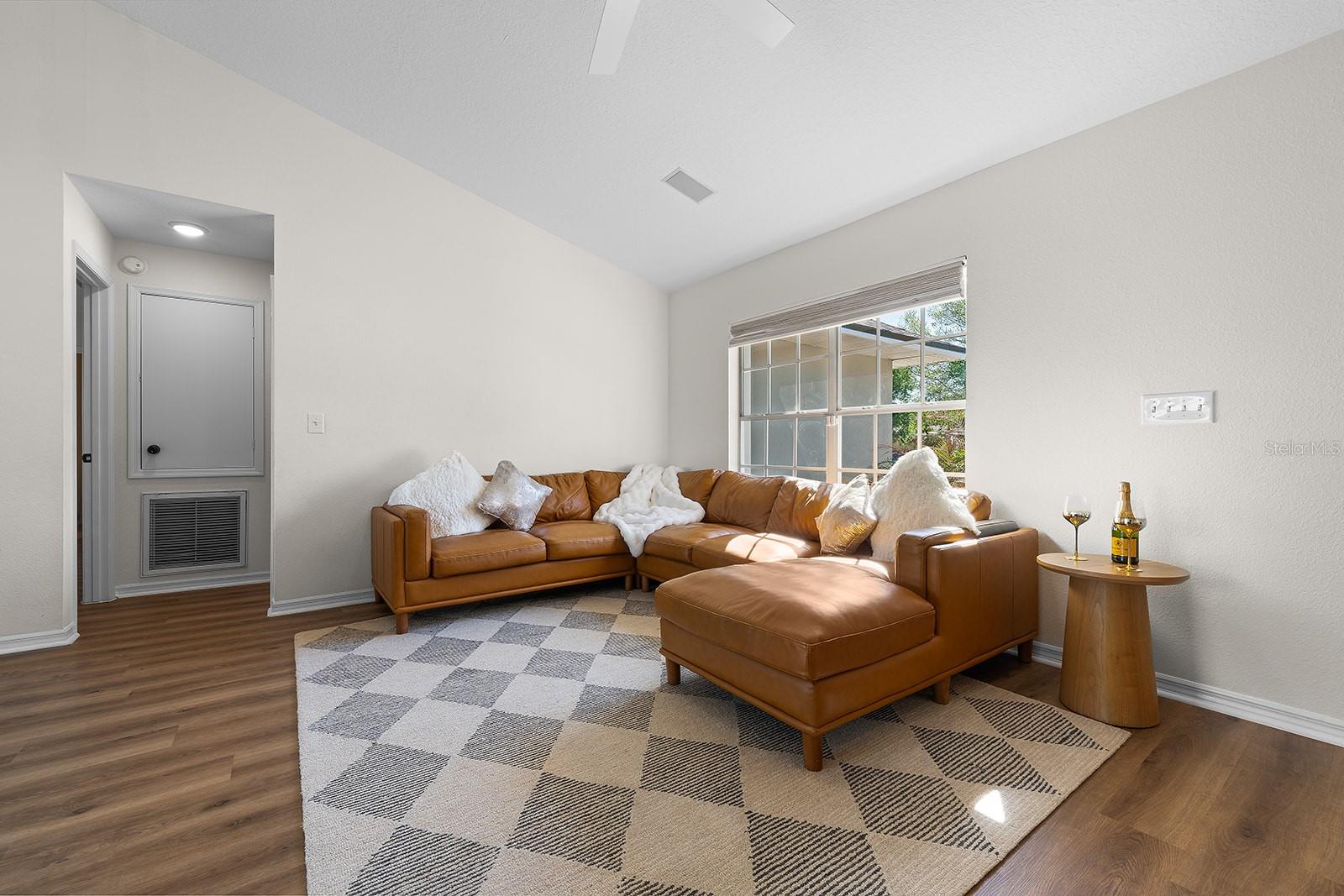 Image 9 of 85 For 9914 Janette Lane