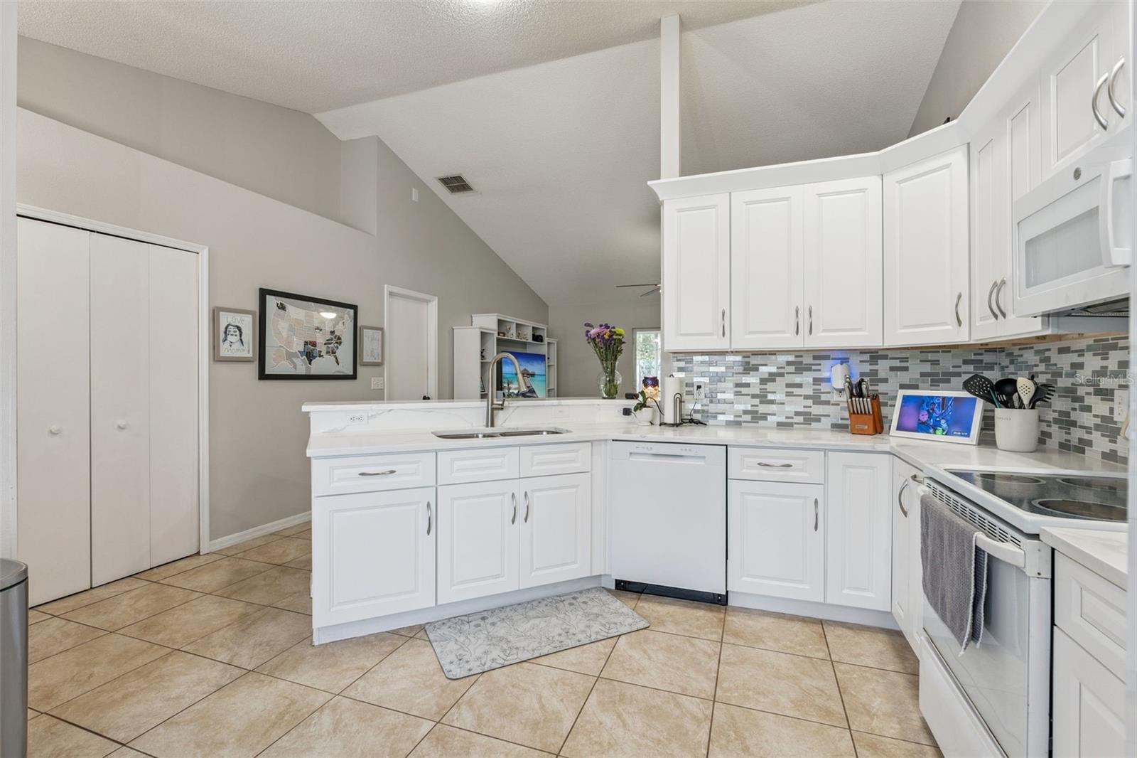 Image 14 of 29 For 190 Kelly Circle