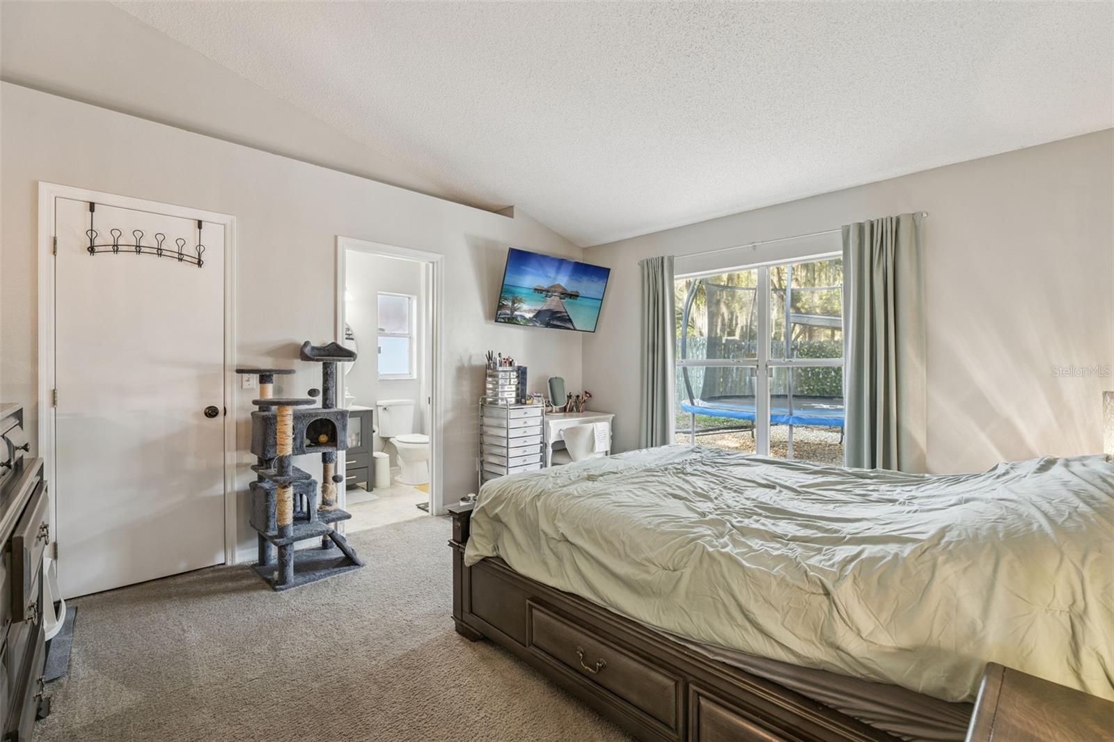 Image 20 of 29 For 190 Kelly Circle