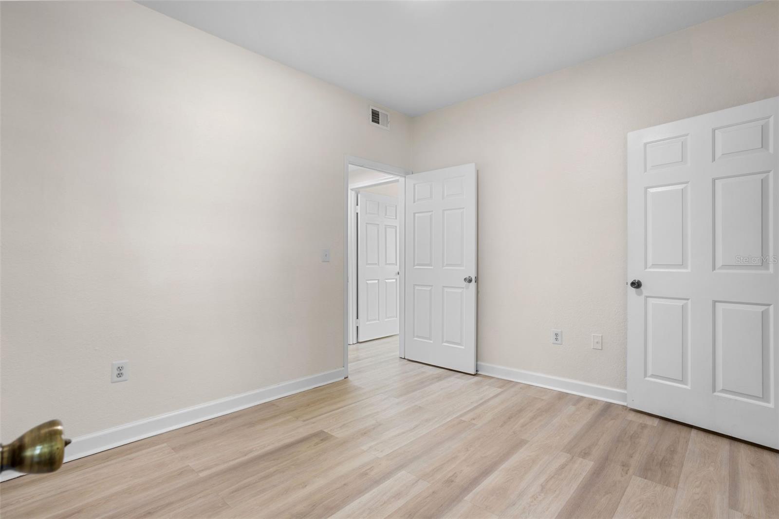 Image 25 of 41 For 2528 Robert Trent Jones Drive 1617