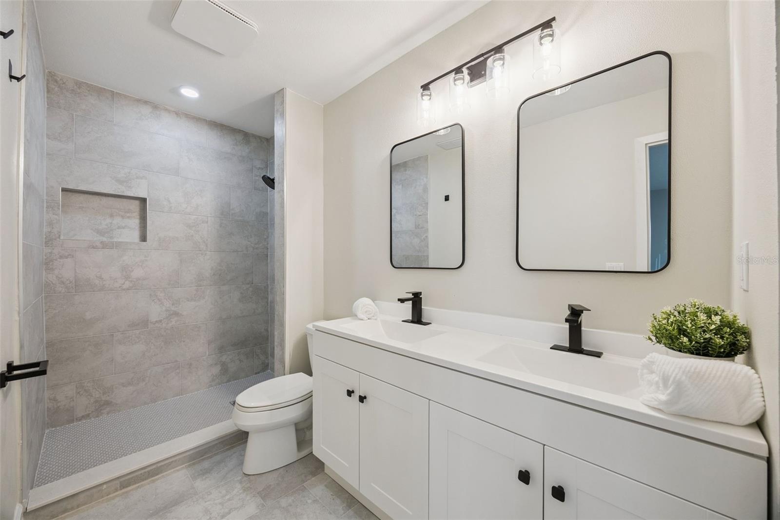 Image 14 of 20 For 594 Heatherton Village