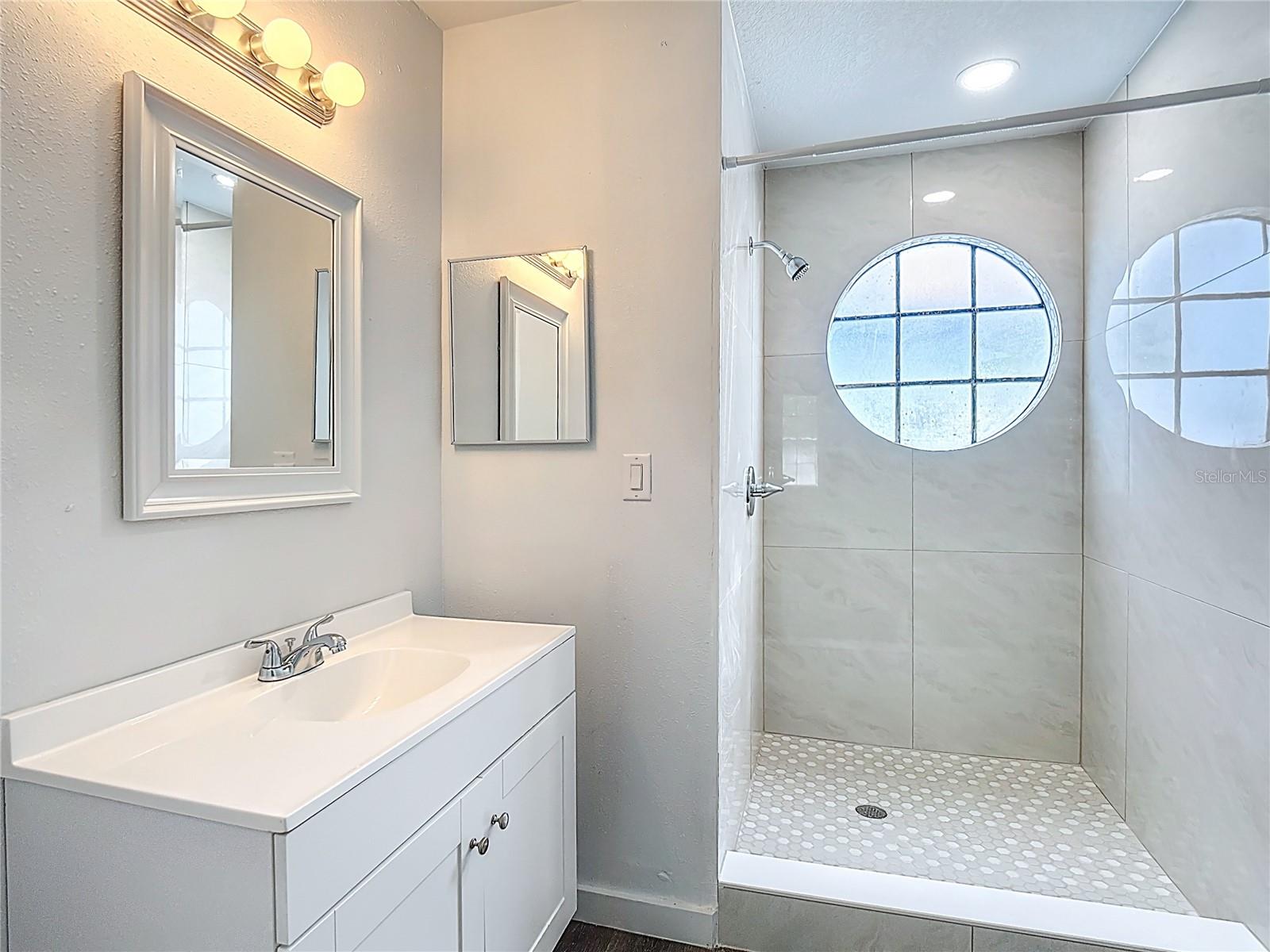 Image 20 of 34 For 2717 Poinciana Boulevard 176