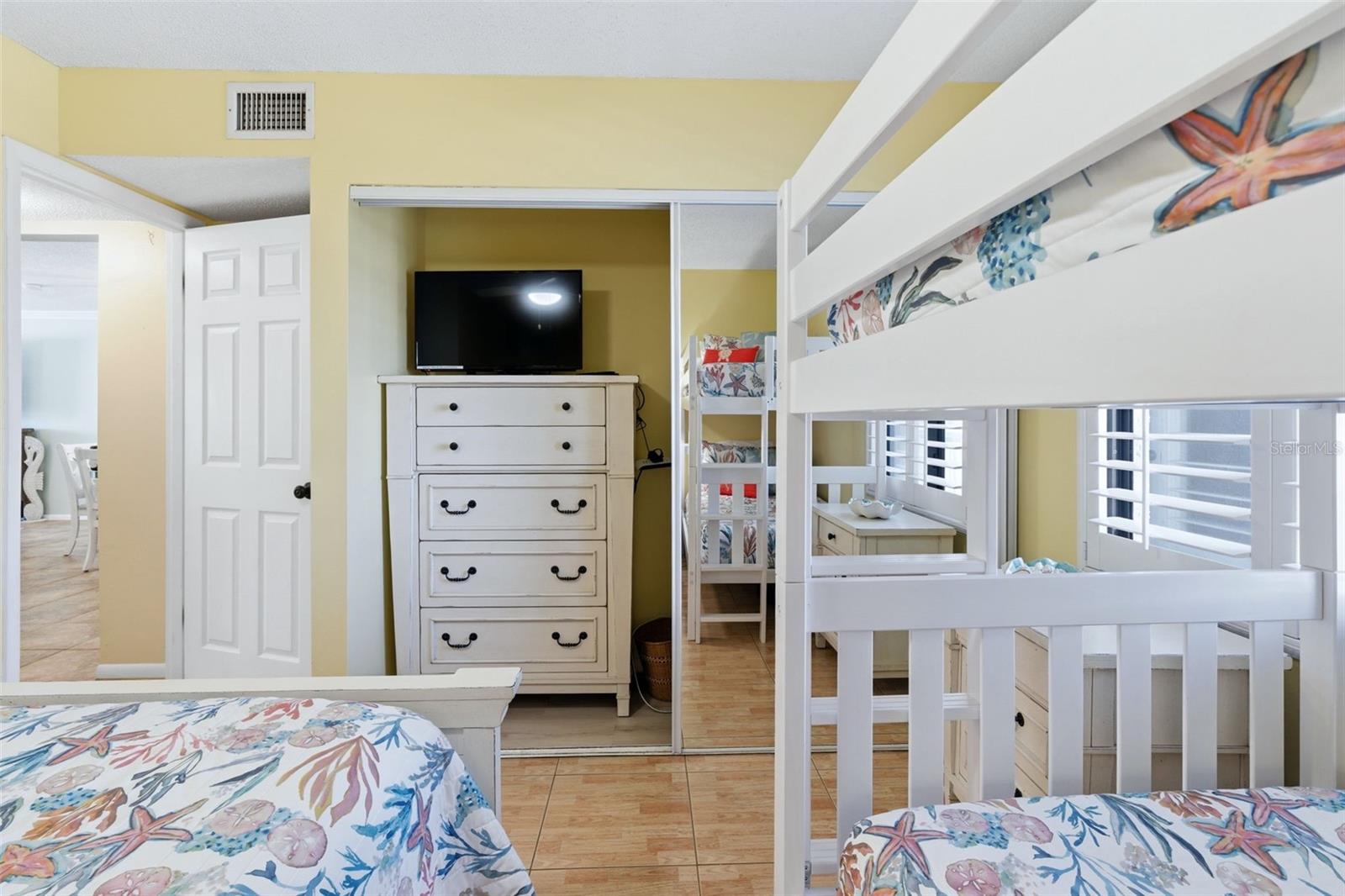 Image 25 of 49 For 5303 Atlantic Avenue 560