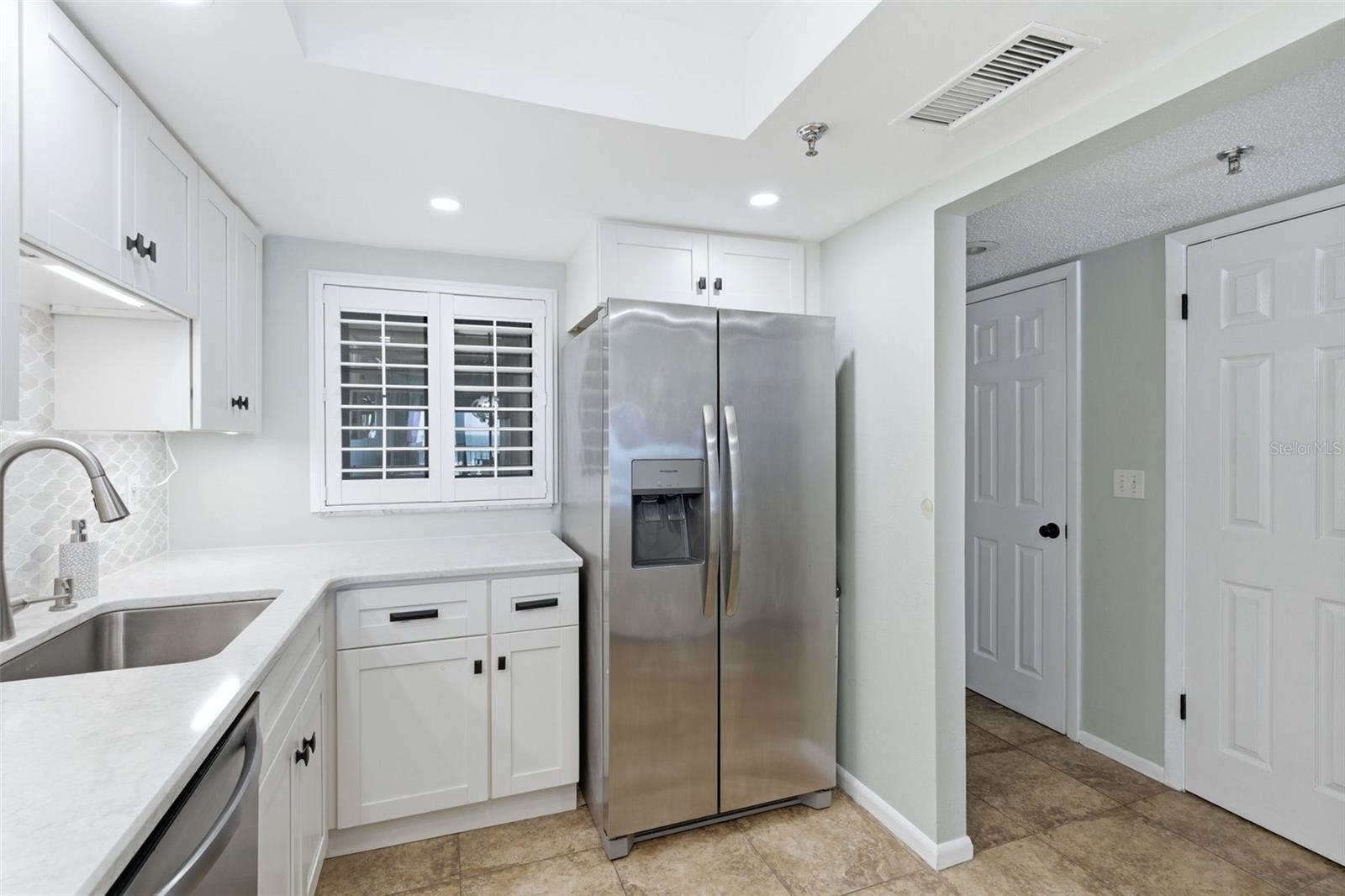 Image 7 of 49 For 5303 Atlantic Avenue 560