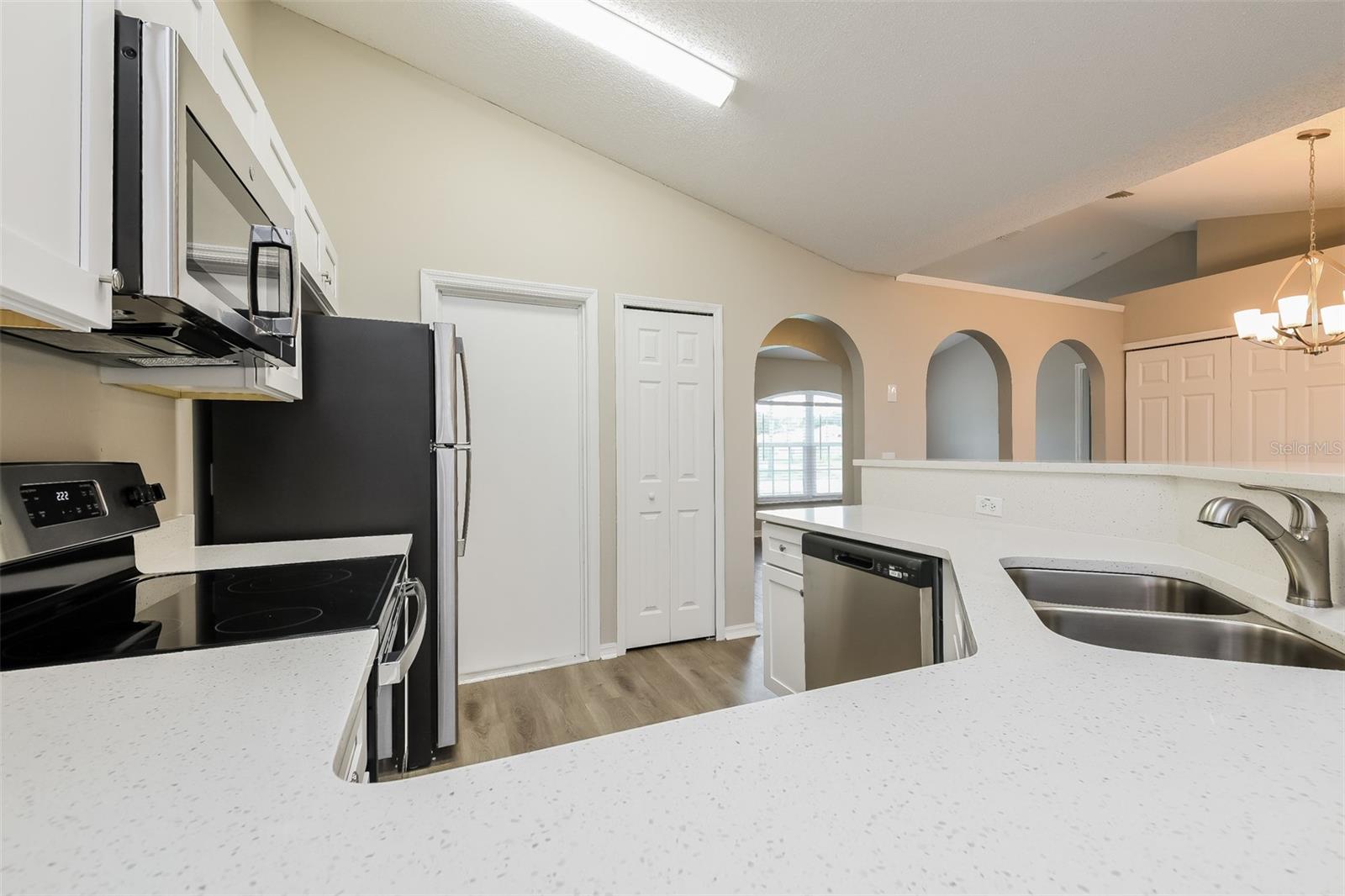 Image 6 of 16 For 1101 Munster Court