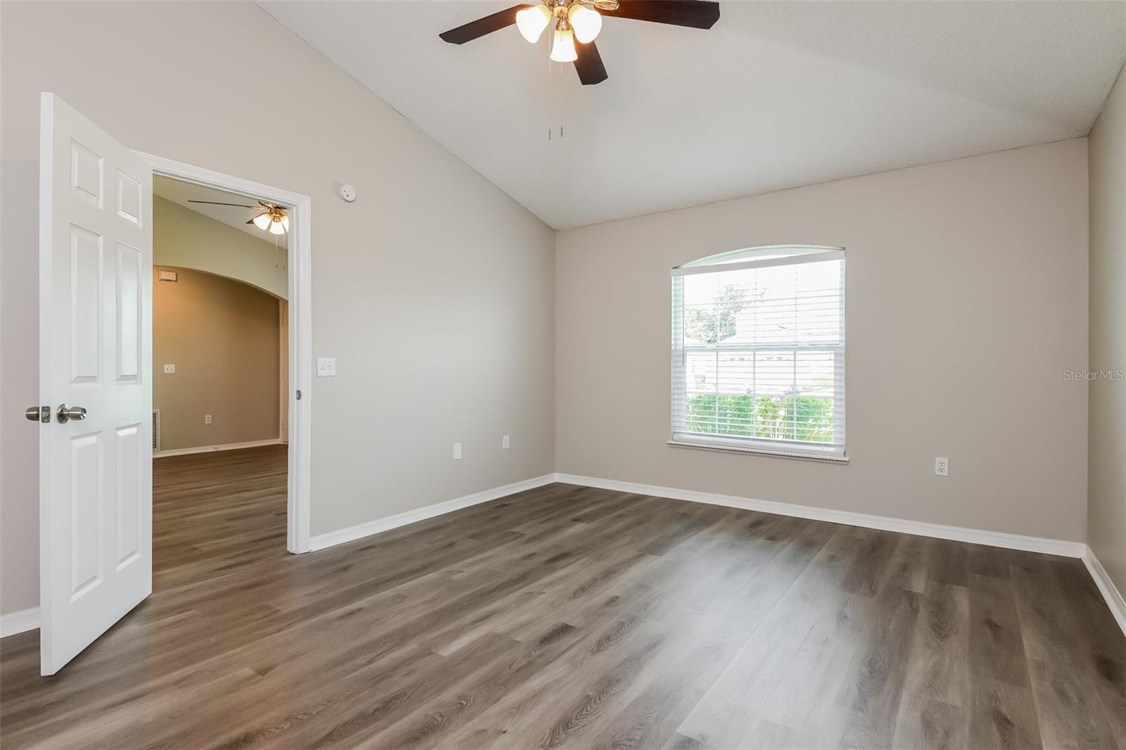 Image 9 of 16 For 1101 Munster Court