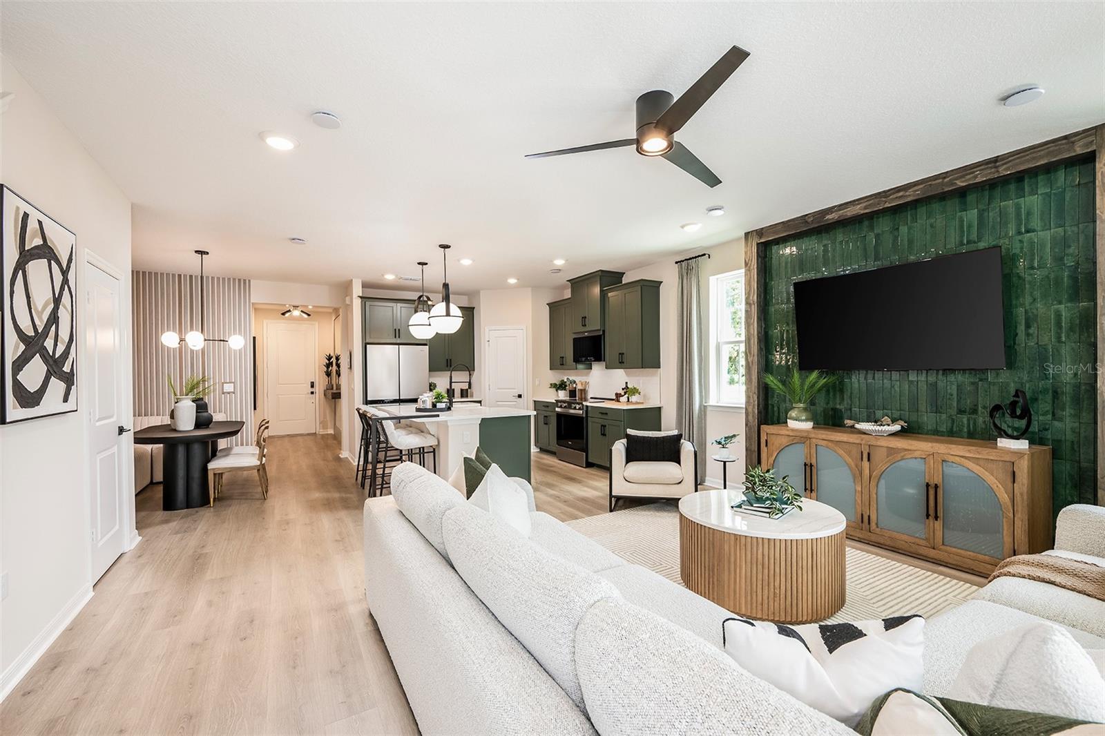 Image 4 of 12 For 688 Lola Lane