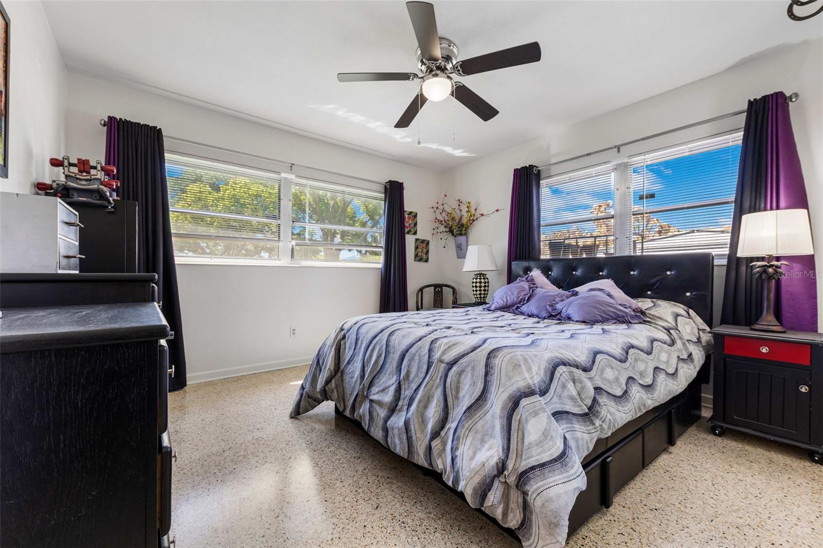 Image 13 of 33 For 936 Avenue T Se