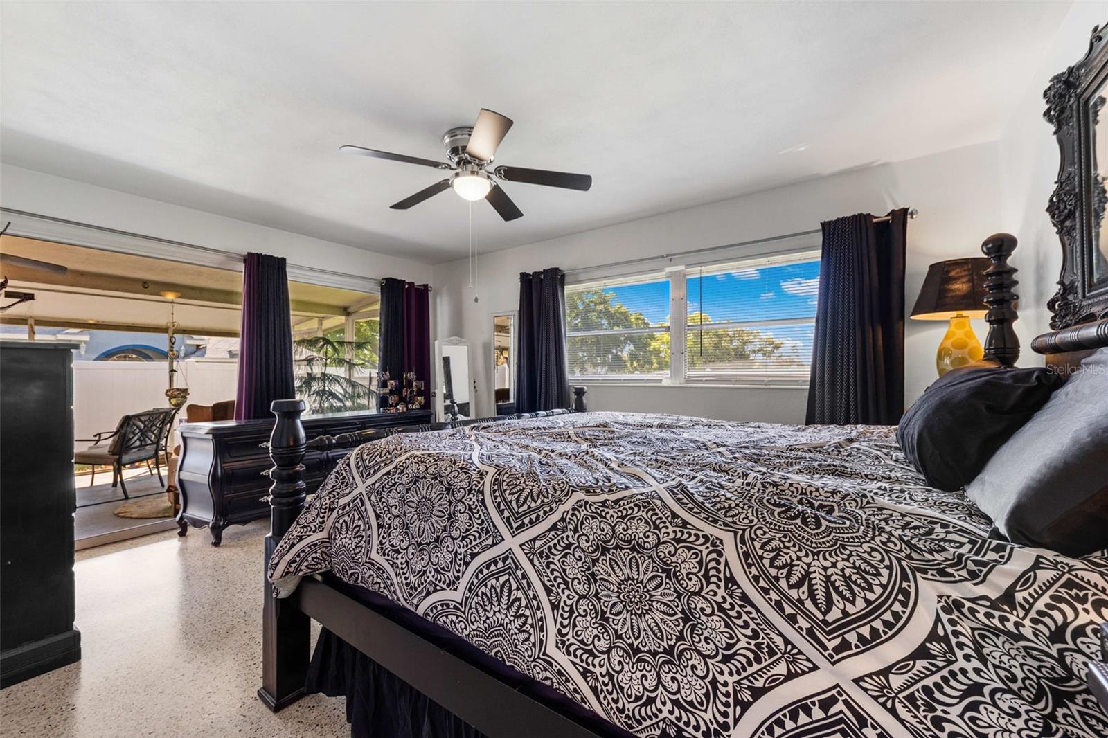 Image 15 of 33 For 936 Avenue T Se