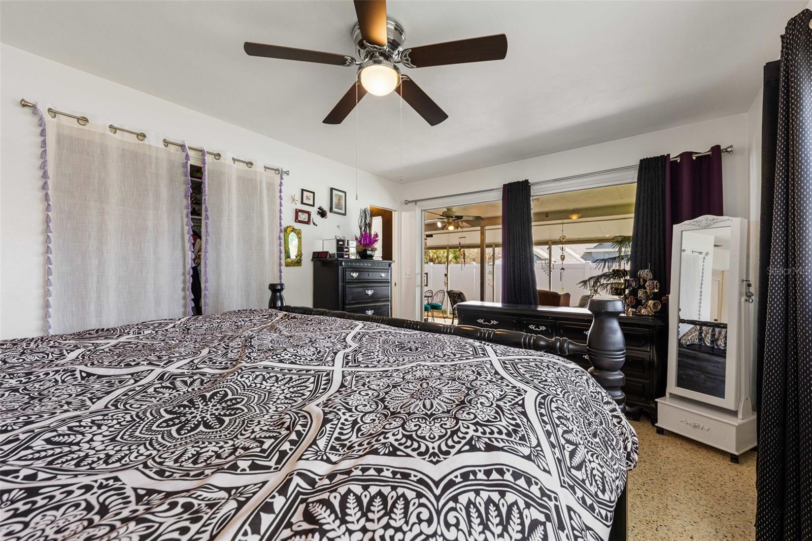 Image 17 of 33 For 936 Avenue T Se