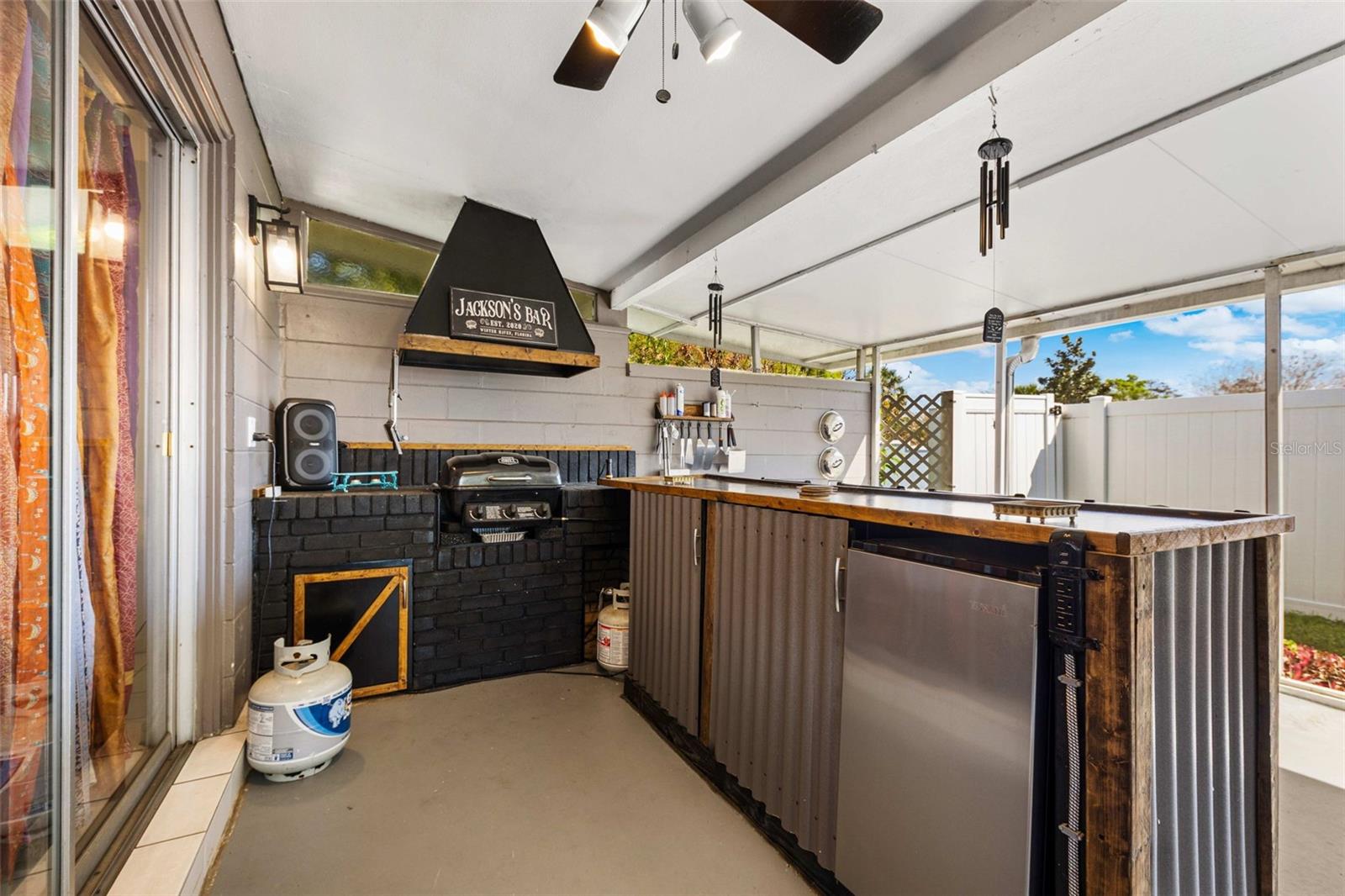 Image 25 of 33 For 936 Avenue T Se