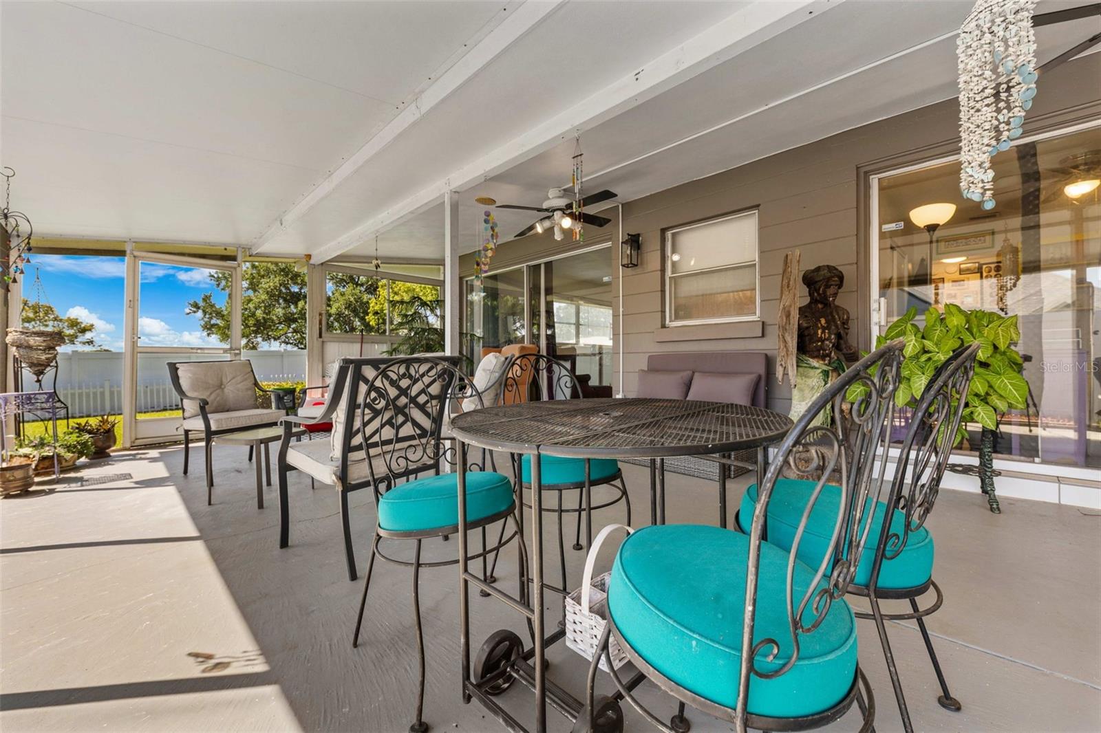 Image 28 of 33 For 936 Avenue T Se