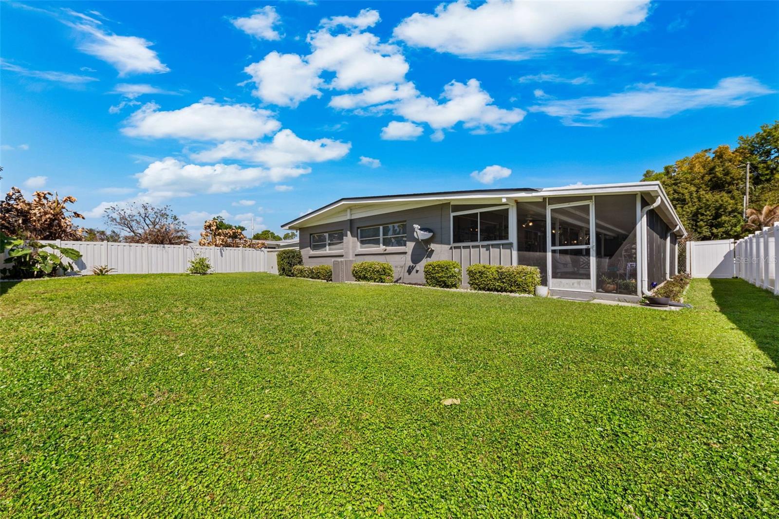 Image 30 of 33 For 936 Avenue T Se