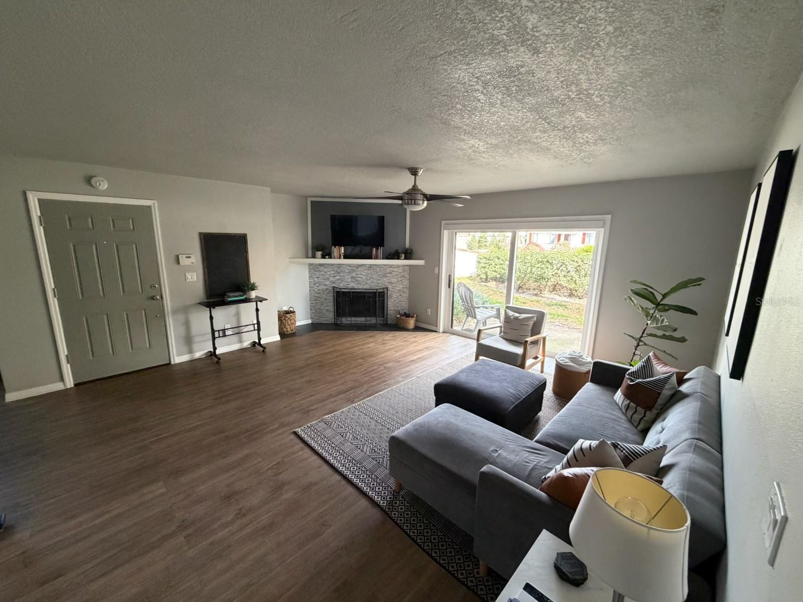 Image 2 of 12 For 110 Killarney Bay Court 1