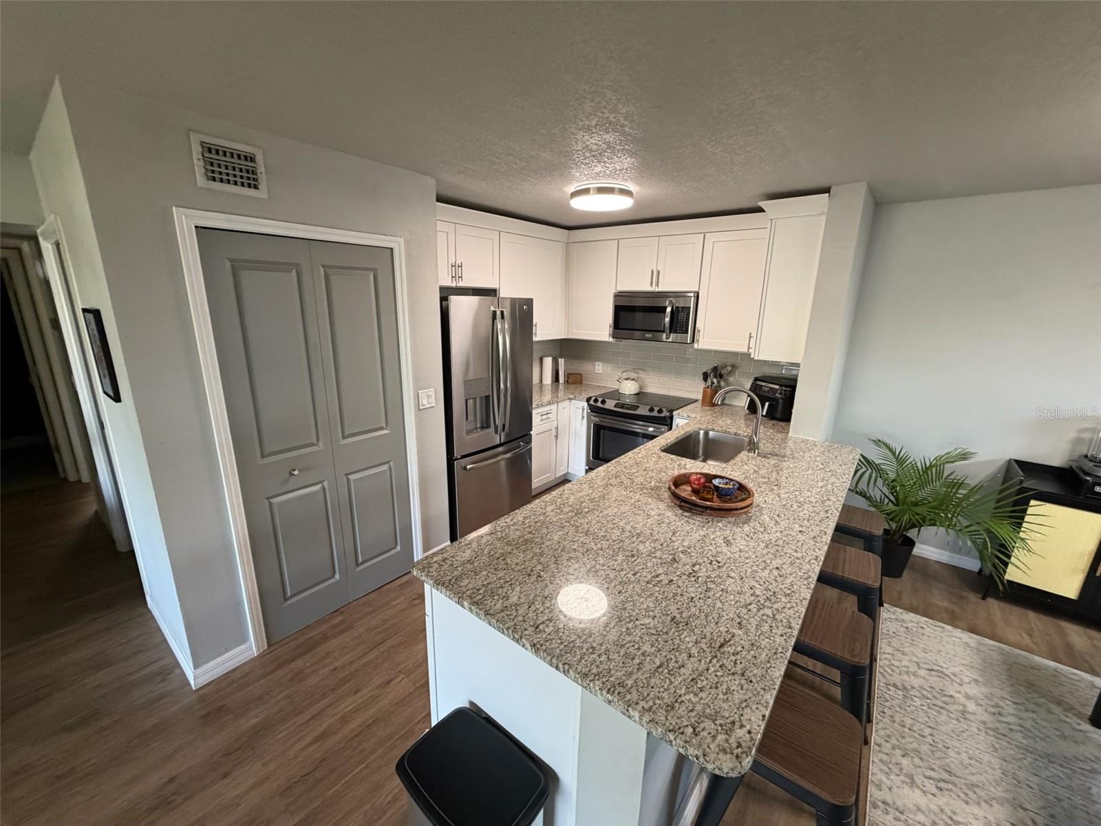 Image 4 of 12 For 110 Killarney Bay Court 1