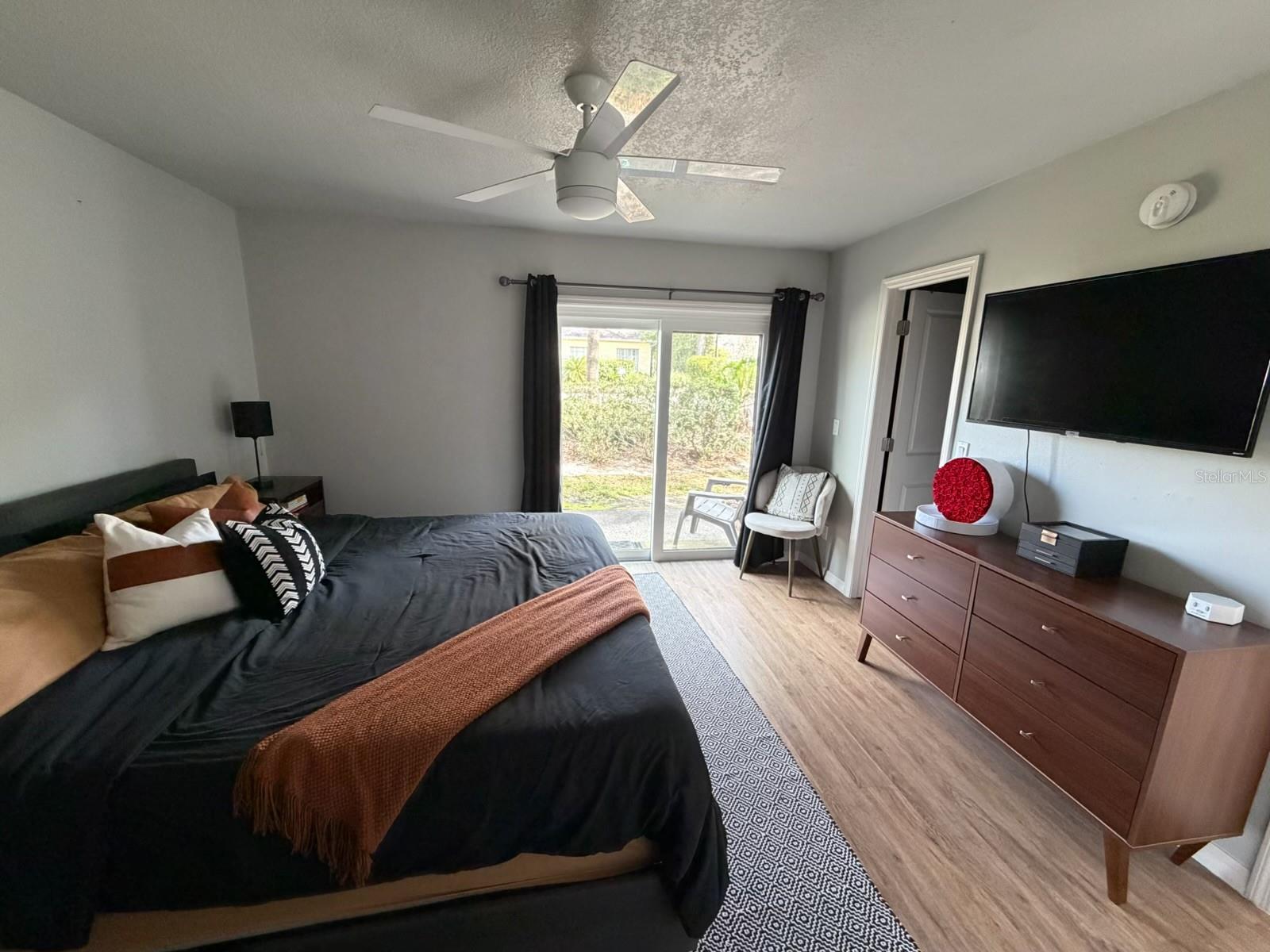 Image 6 of 12 For 110 Killarney Bay Court 1