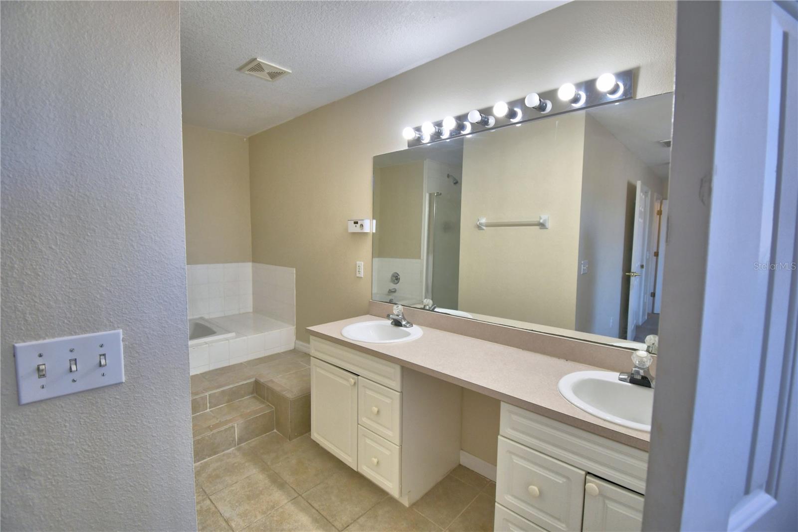 Image 26 of 58 For 217 Australian Way