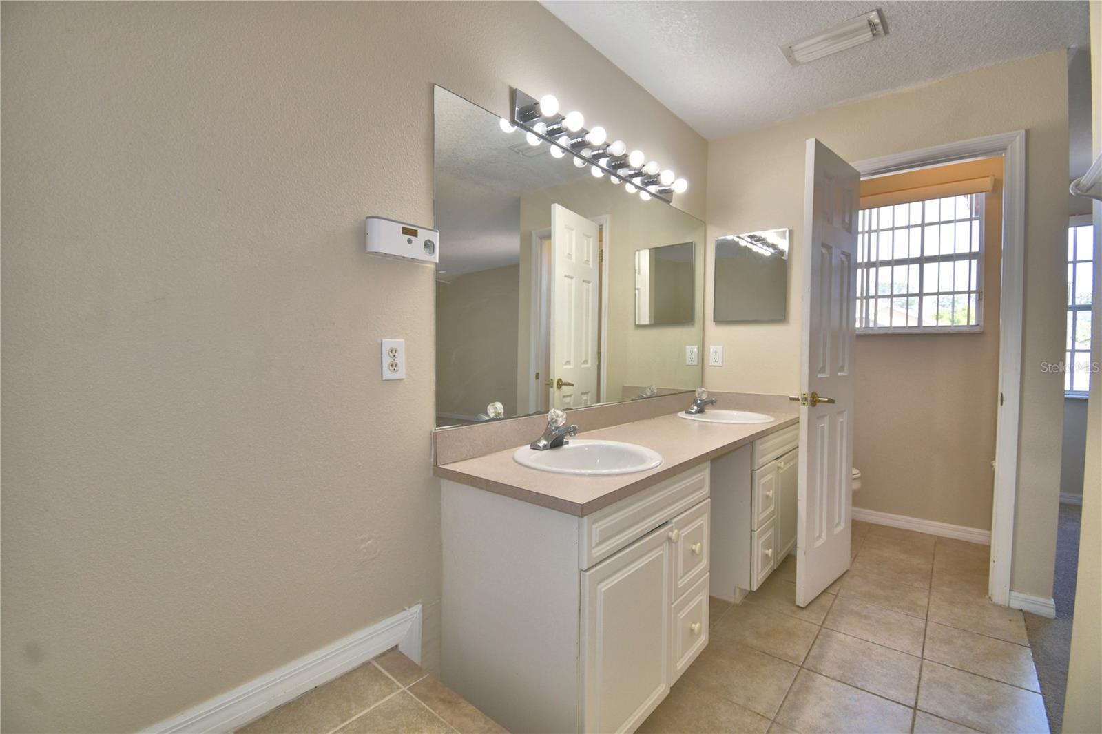 Image 27 of 58 For 217 Australian Way